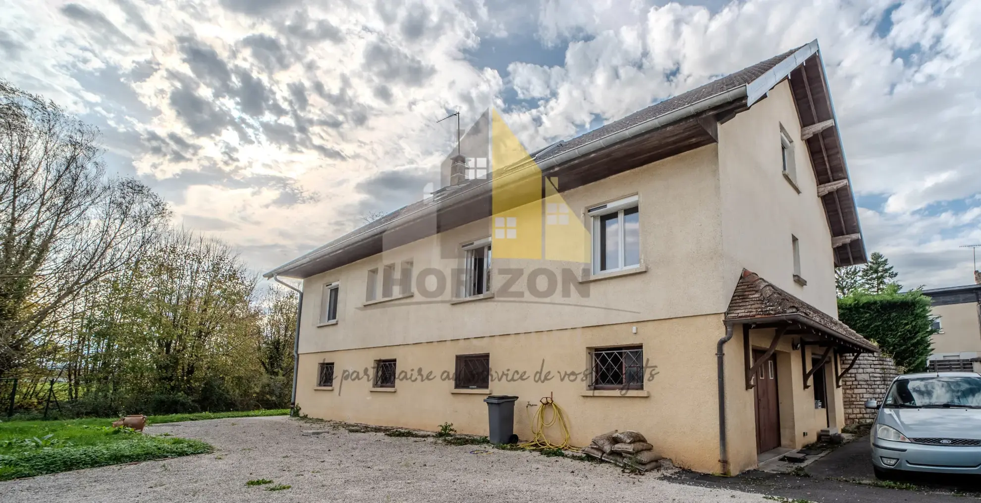 Maison familiale de 180 m² avec jardin à Bletterans - Immobilier résidentiel à vendre 