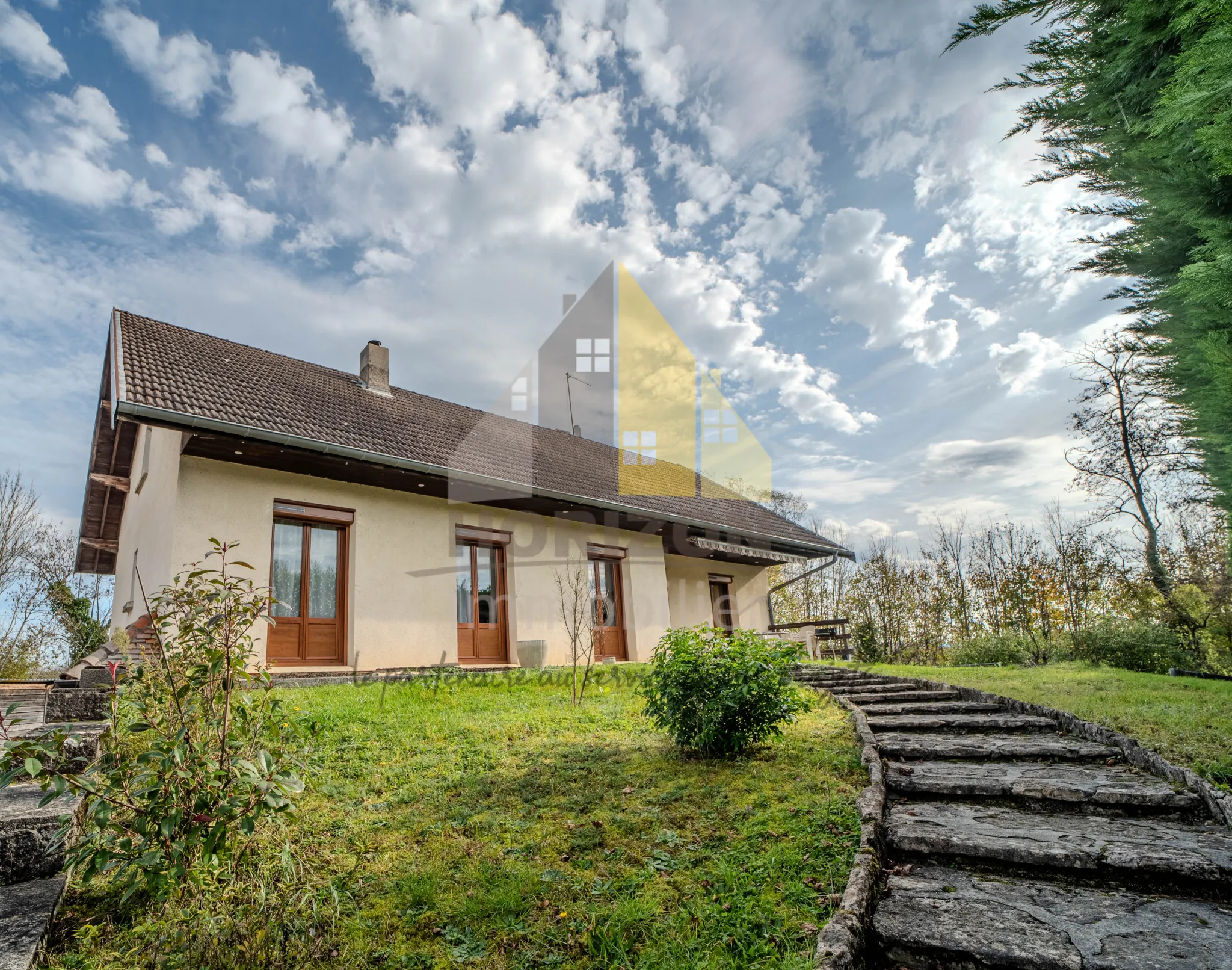 Maison familiale de 180 m² avec jardin à Bletterans - Immobilier résidentiel à vendre