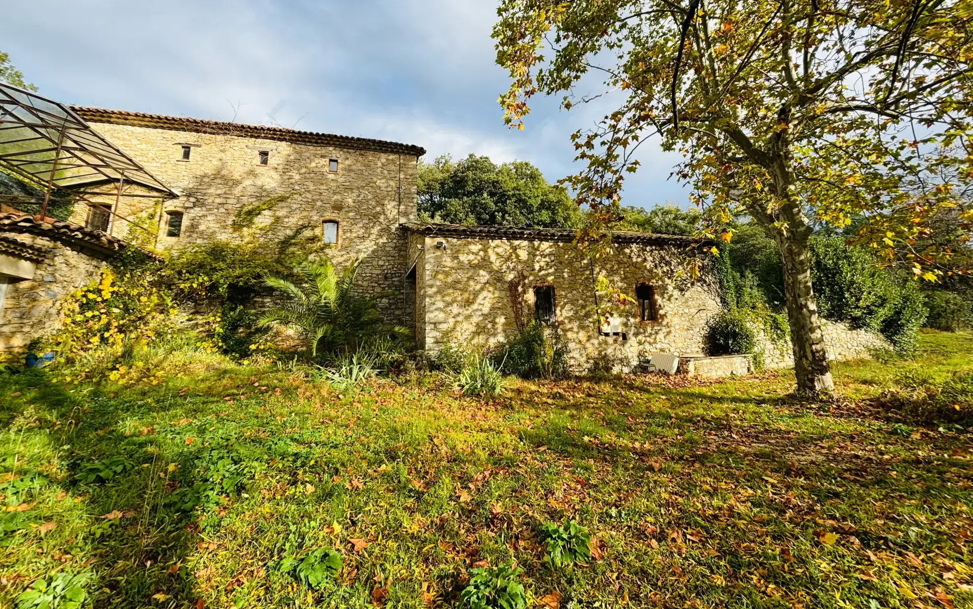 Propriété agricole en Cévennes avec 17 hectares, habitation et dépendances