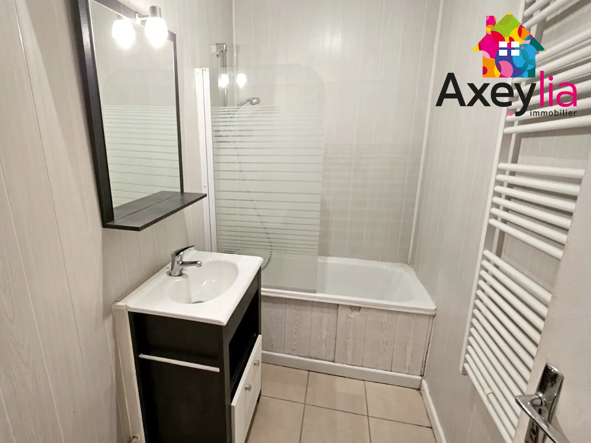 Appartement T3 lumineux avec balcon à Roanne, secteur sécurisé 