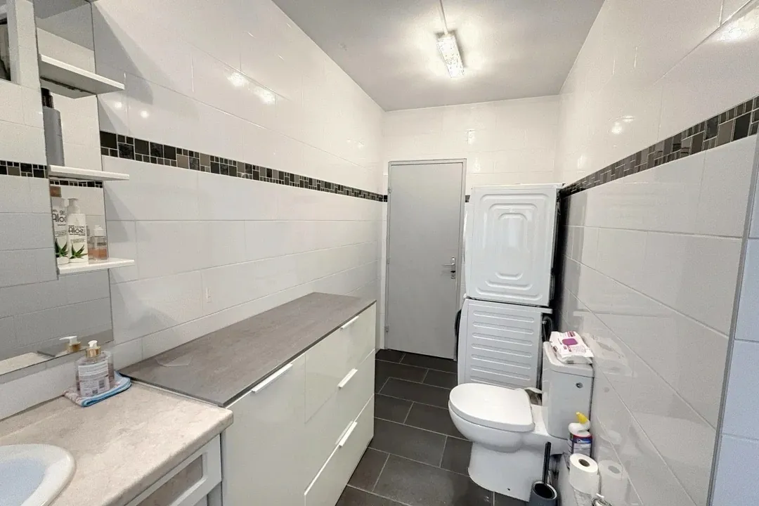 Appartement 3 chambres avec balcon et stationnement à Hoenheim près de Strasbourg 