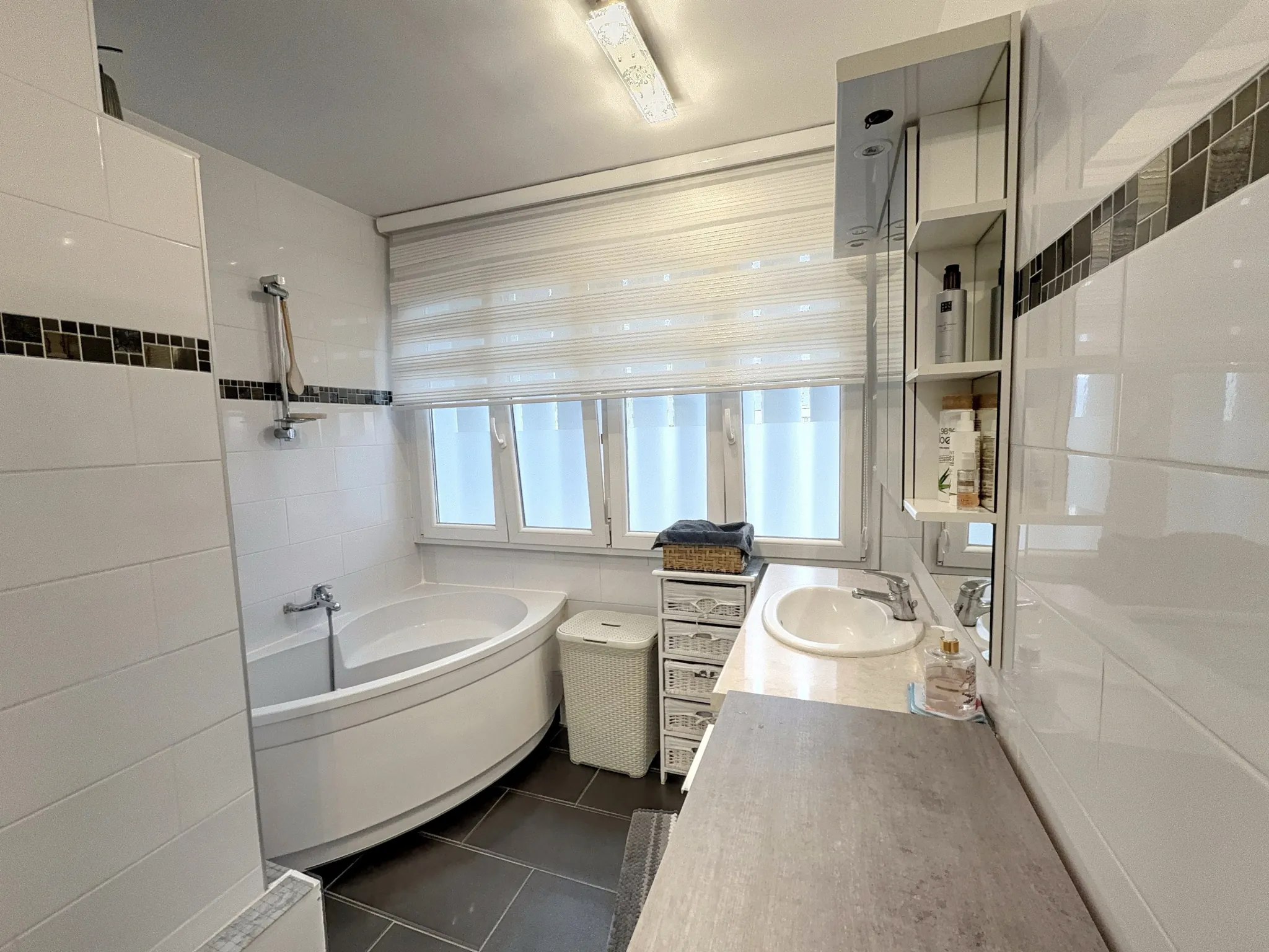 Appartement 3 chambres avec balcon et stationnement à Hoenheim près de Strasbourg 