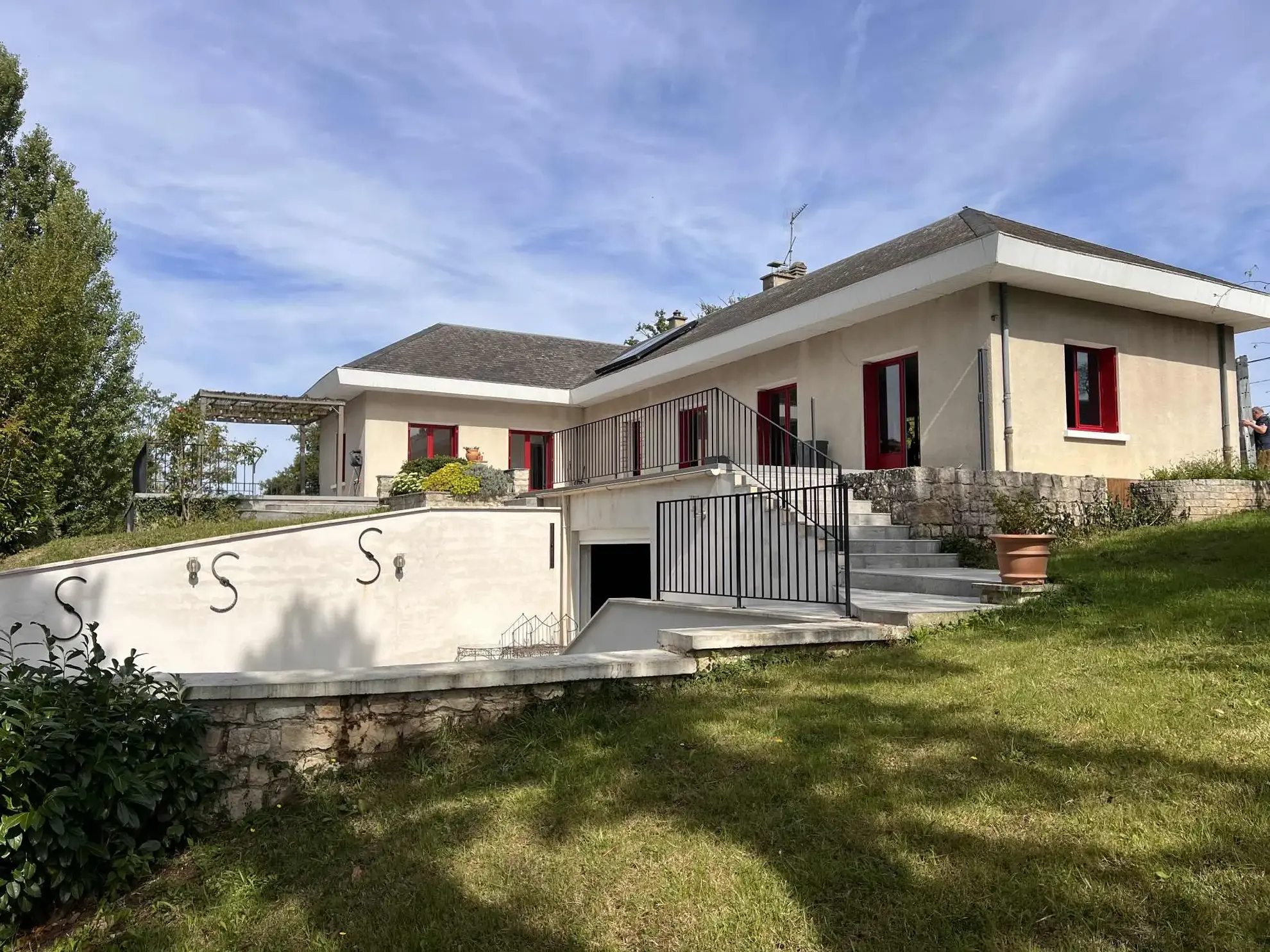 Belle maison avec piscine intérieure et espace détente à Guerchy