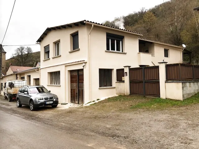 Maison 140 m² avec 4 chambres, garage et piscine à Villefranche-de-Rouergue