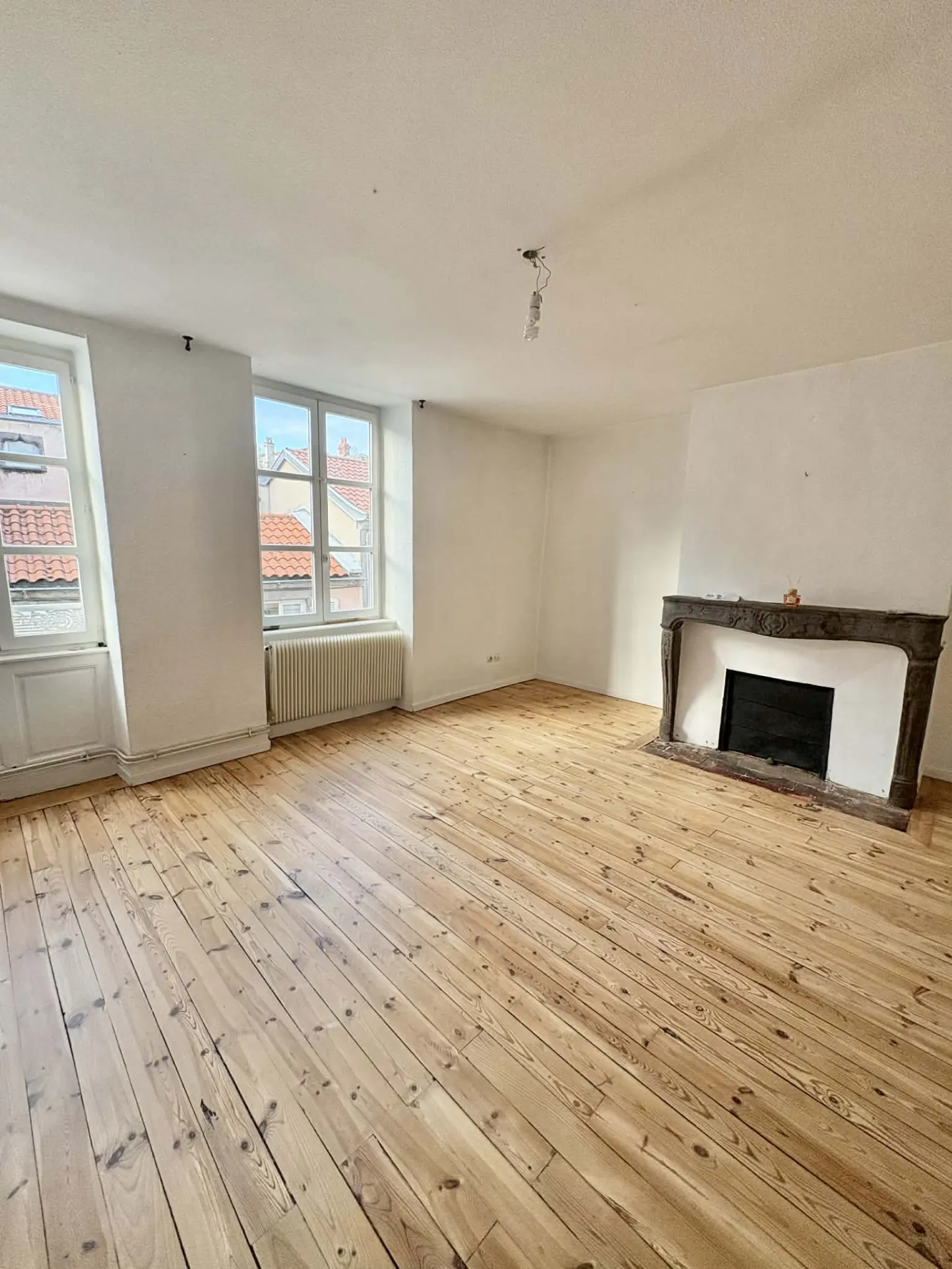 Appartement 3 pièces lumineux à Riom avec cheminée - Dernier étage