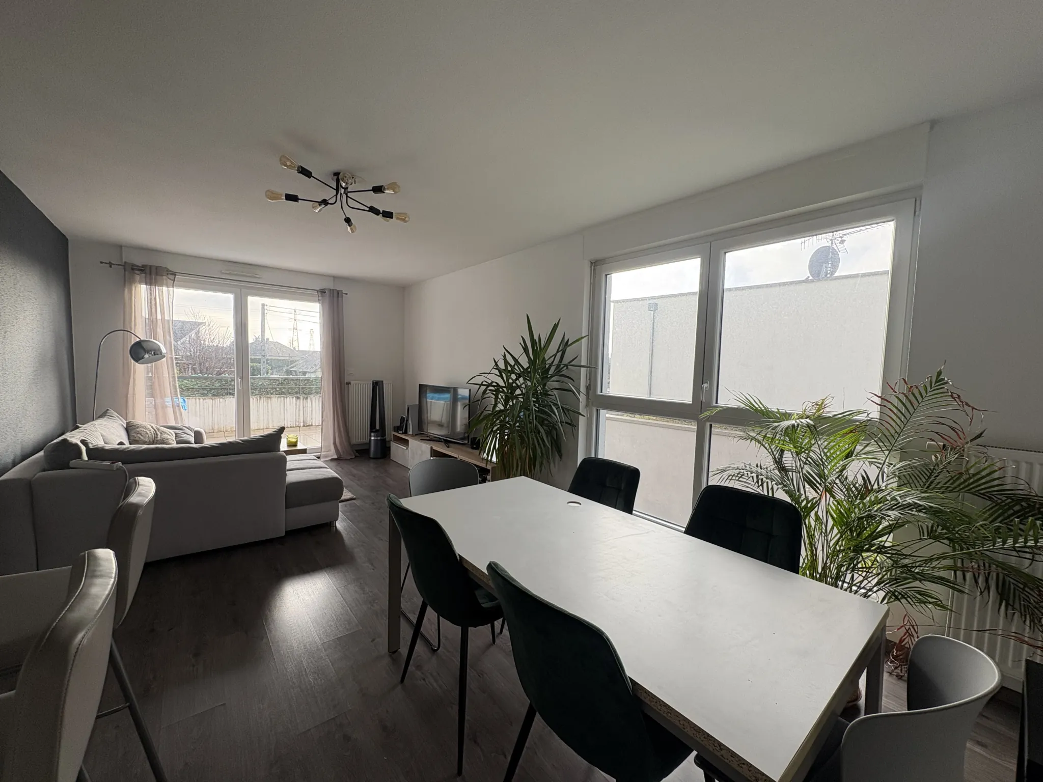 Appartement lumineux de 3 pièces à Kembs avec balcon et parking couvert 