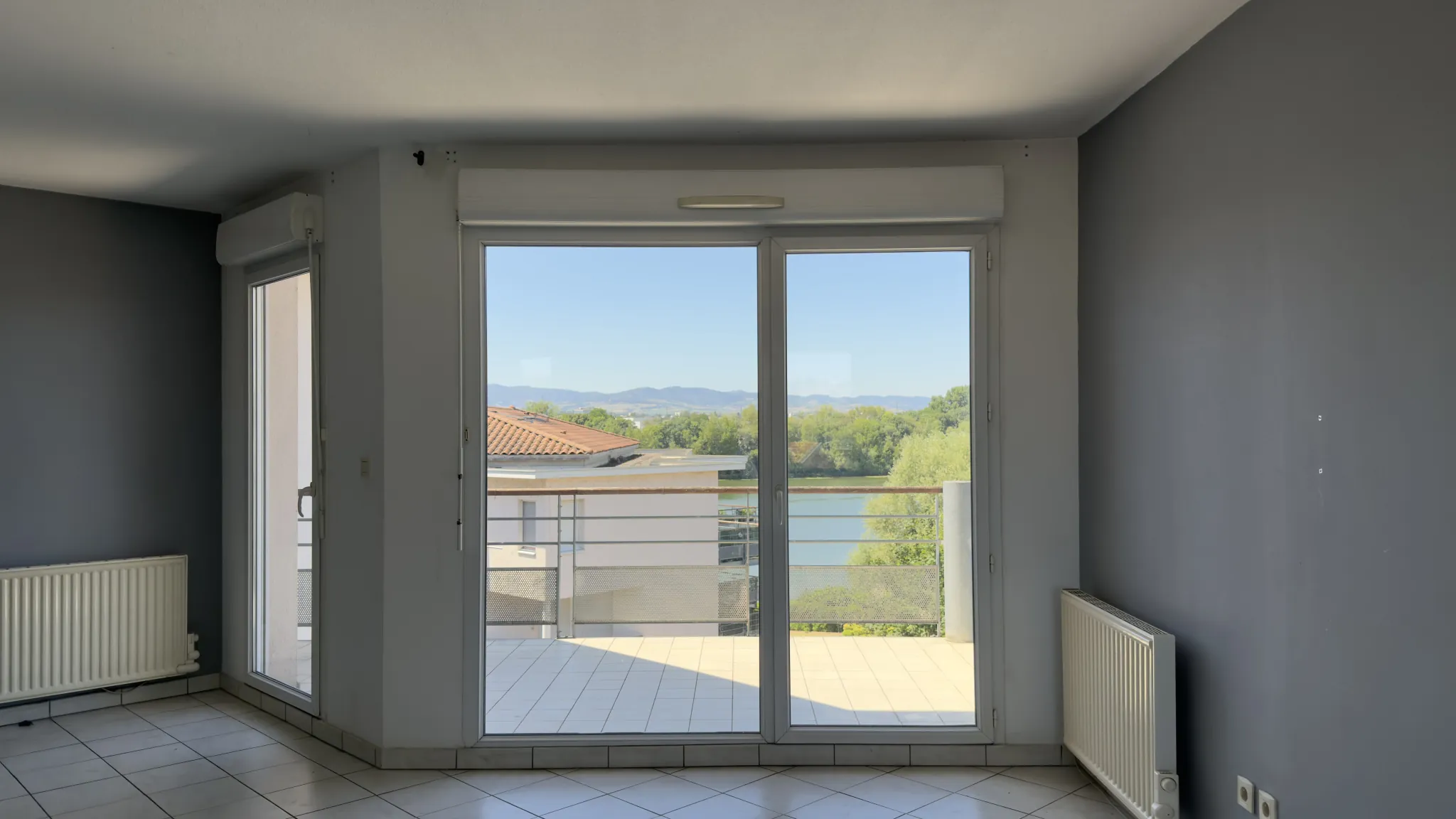 Appartement T4 avec terrasse et garage à Jassans-Riottier 