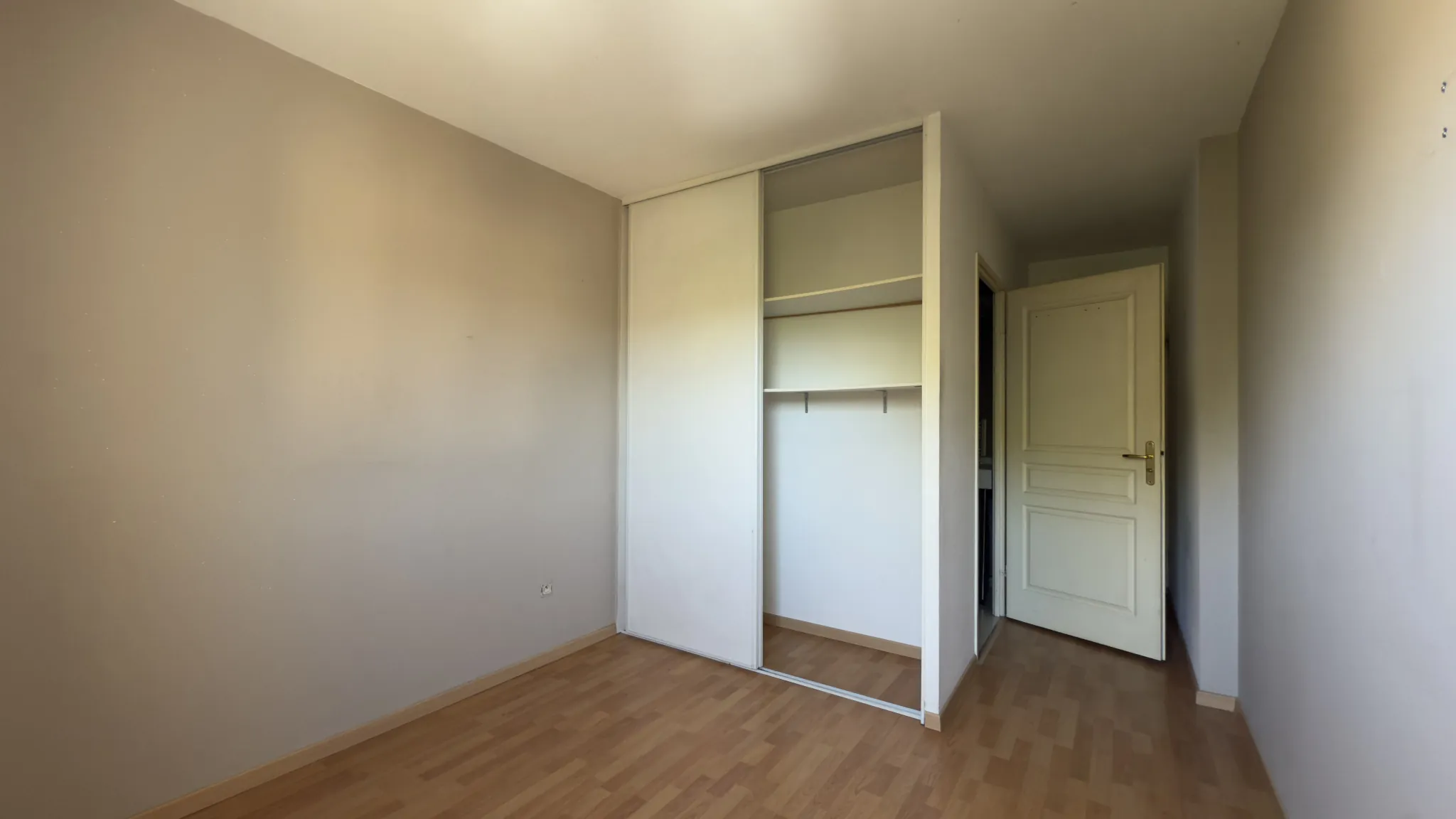 Appartement T4 avec terrasse et garage à Jassans-Riottier 