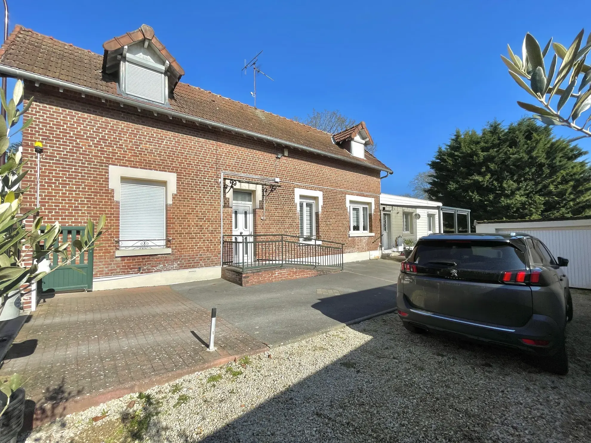 Maison rénovée à Saint Quentin Remicourt avec jardin, garage et 3 chambres