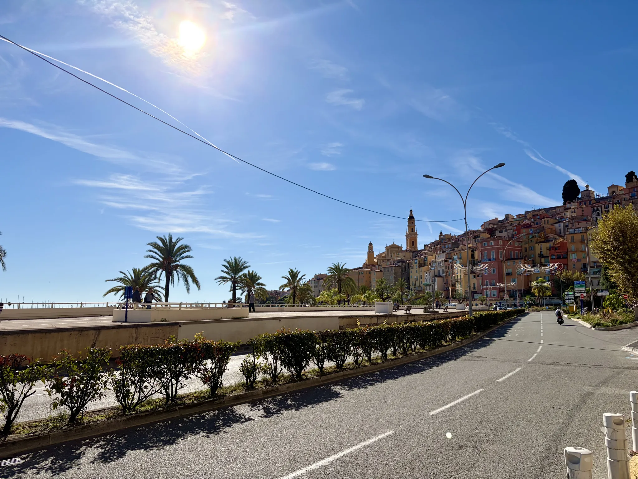 Local commercial de 40 m² à Garavan face aux plages à louer