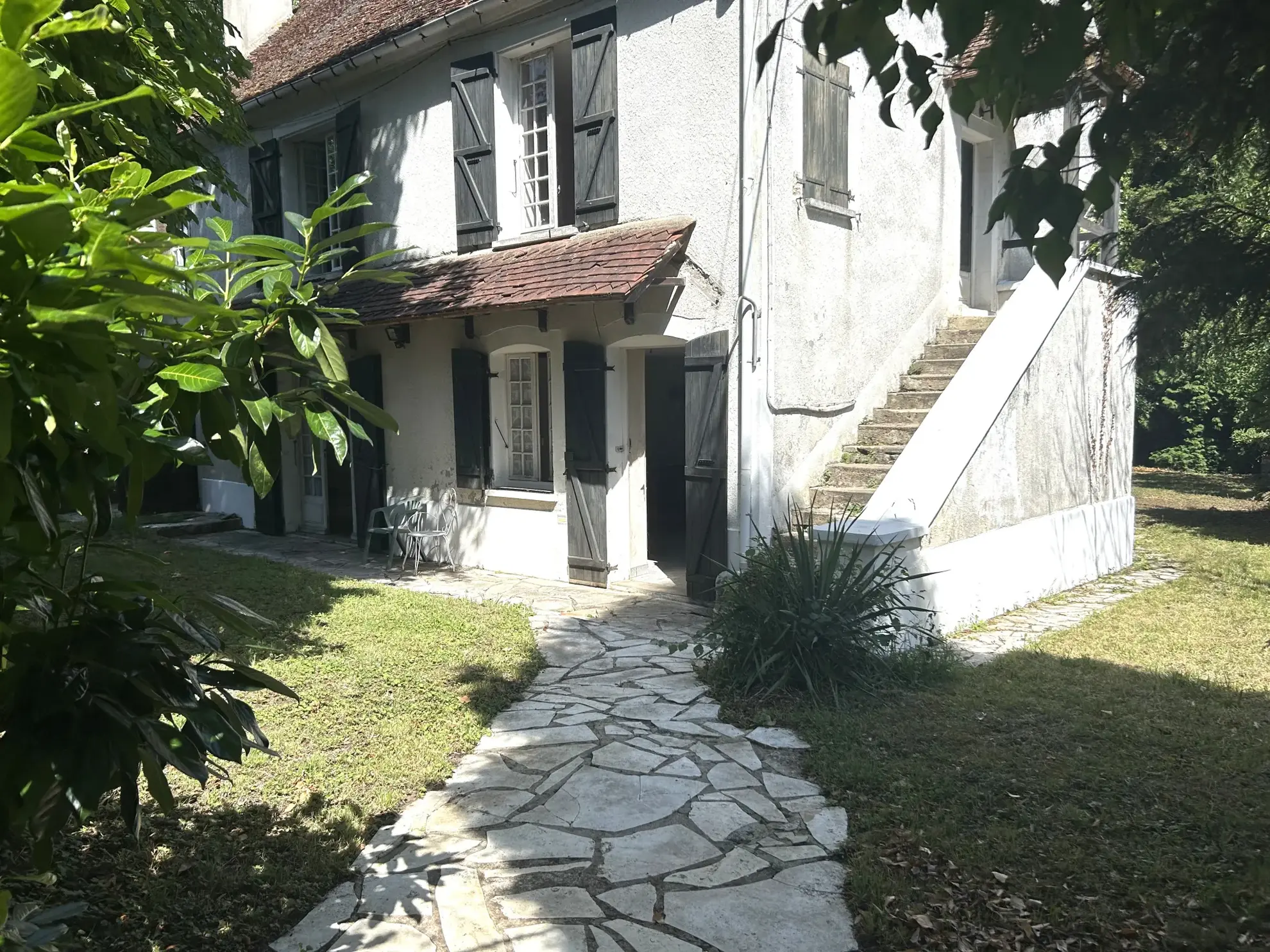 Maison à vendre à Premery avec jardin, garage et potentiel de rénovation 