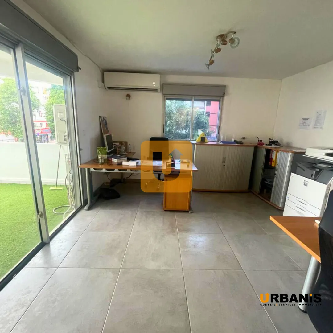 Local commercial de 80 m² à Saint-Denis, opportunité d'investissement rentable 