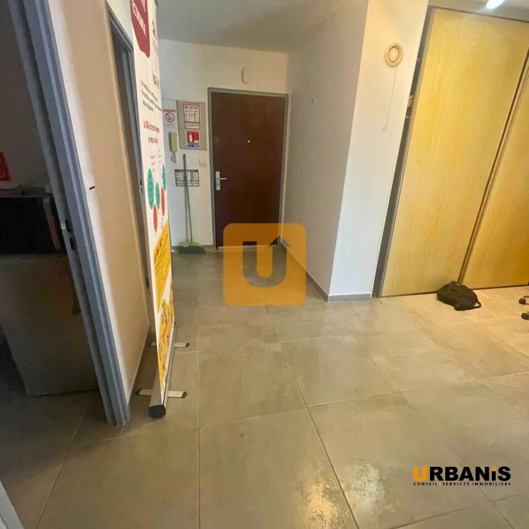 Local commercial de 80 m² à Saint-Denis, opportunité d'investissement rentable 