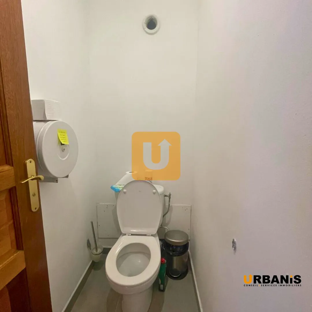 Local commercial de 80 m² à Saint-Denis, opportunité d'investissement rentable 