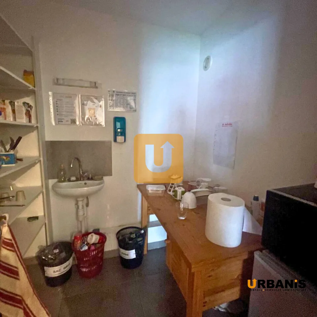 Local commercial de 80 m² à Saint-Denis, opportunité d'investissement rentable 