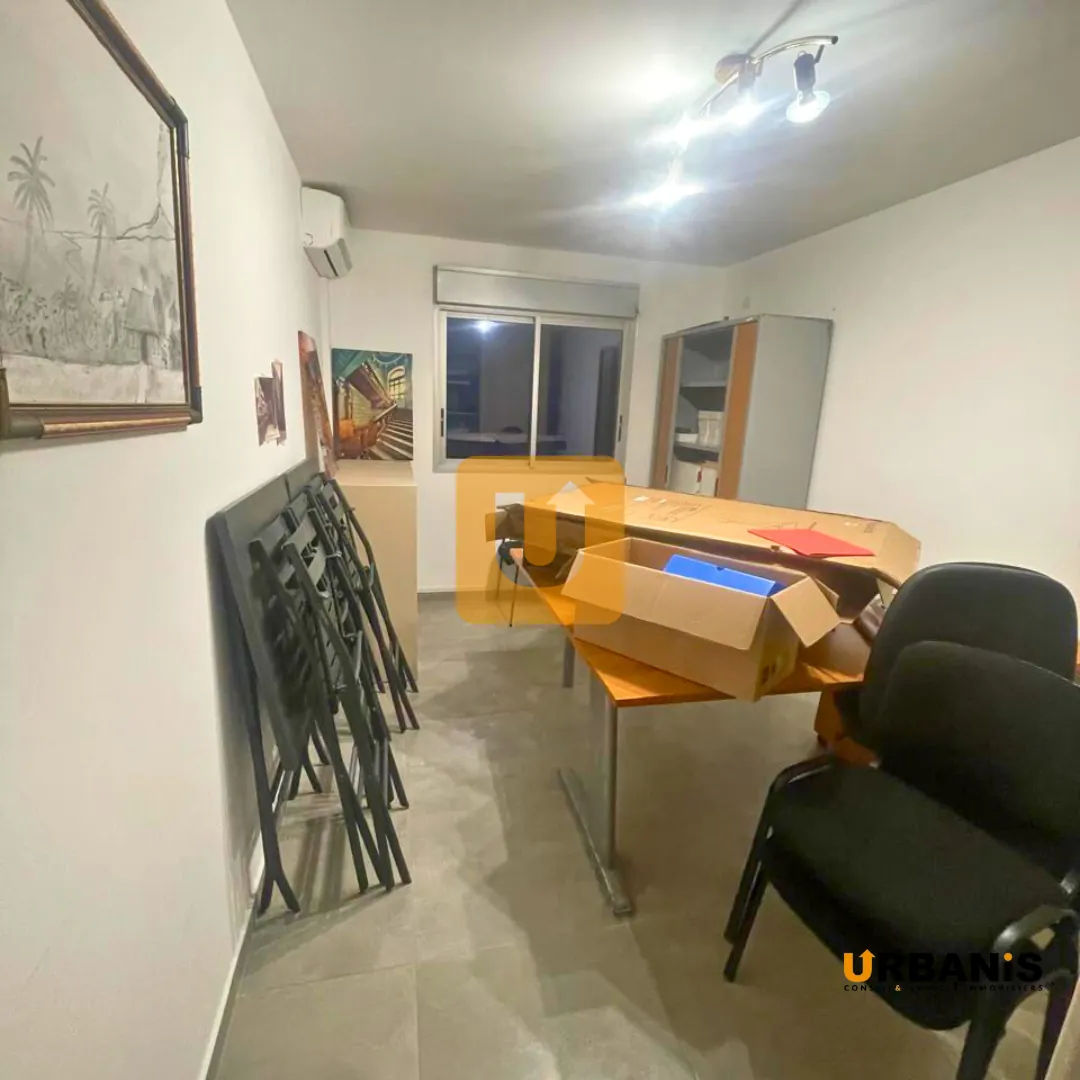 Local commercial de 80 m² à Saint-Denis, opportunité d'investissement rentable 