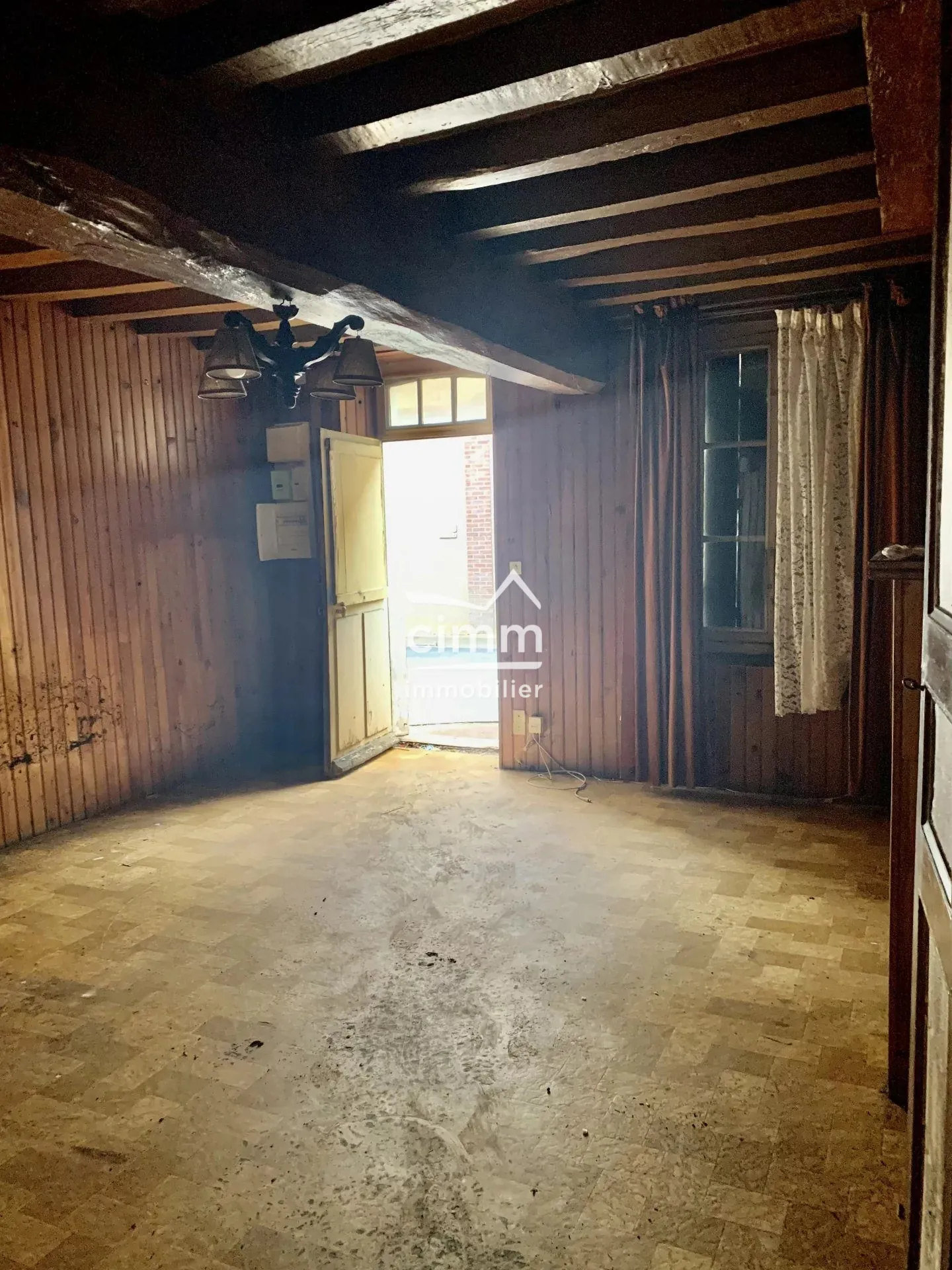 Maison de ville à Château-Renard à rénover, 66 m² avec cour de 114 m²