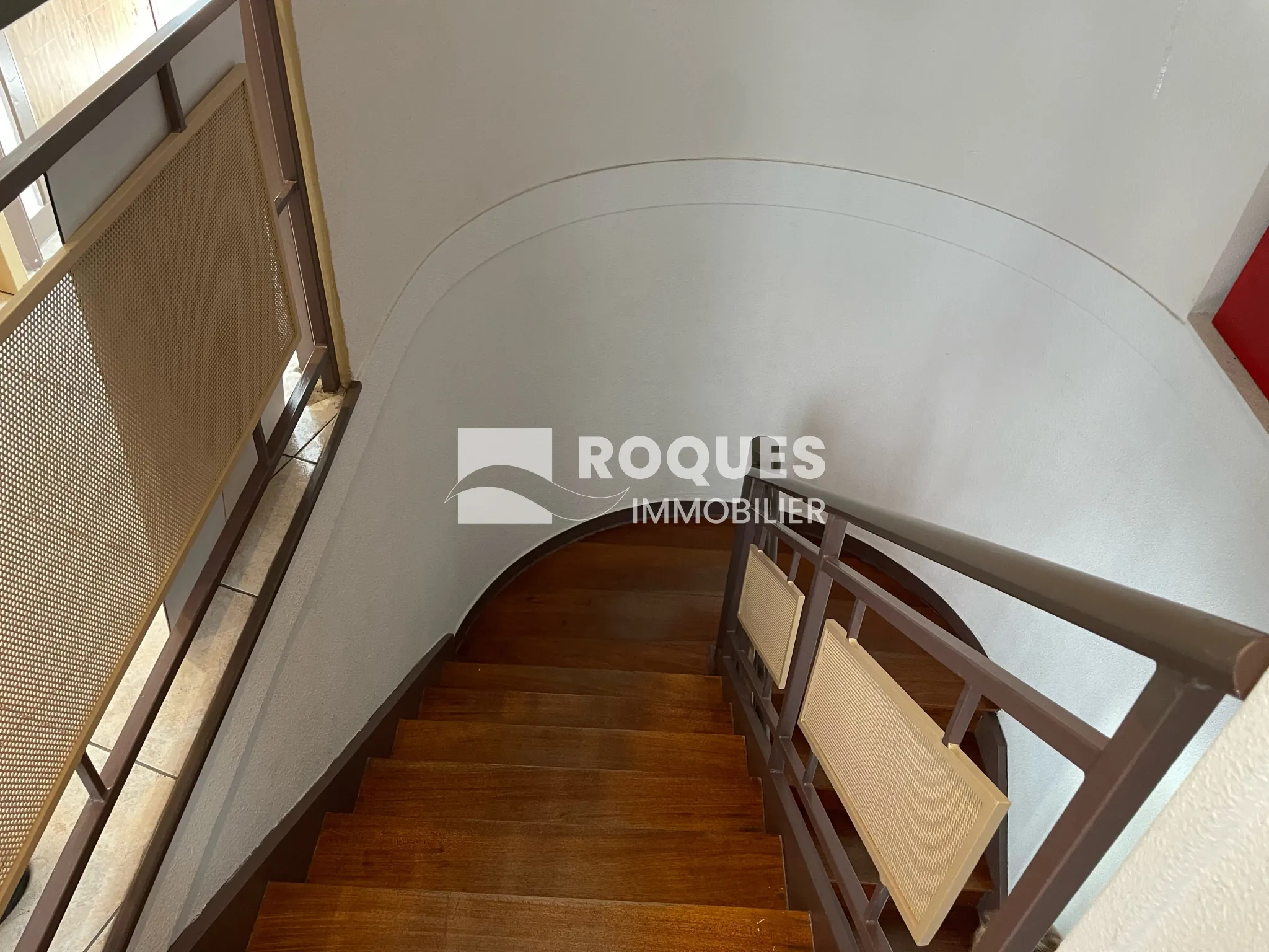 Local commercial à vendre à Lodeve de 64 m2 avec salle de beauté