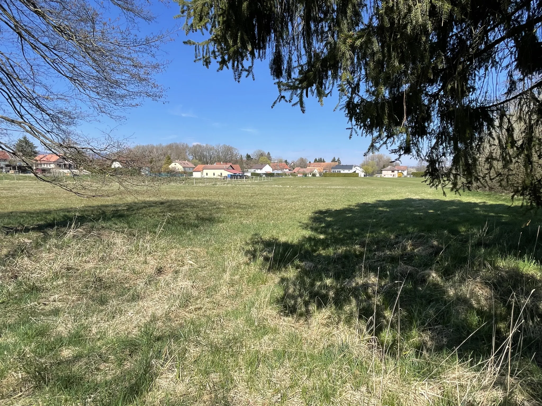 Superbe terrain à bâtir proche de Fontaine, vue dégagée, hors lotissement