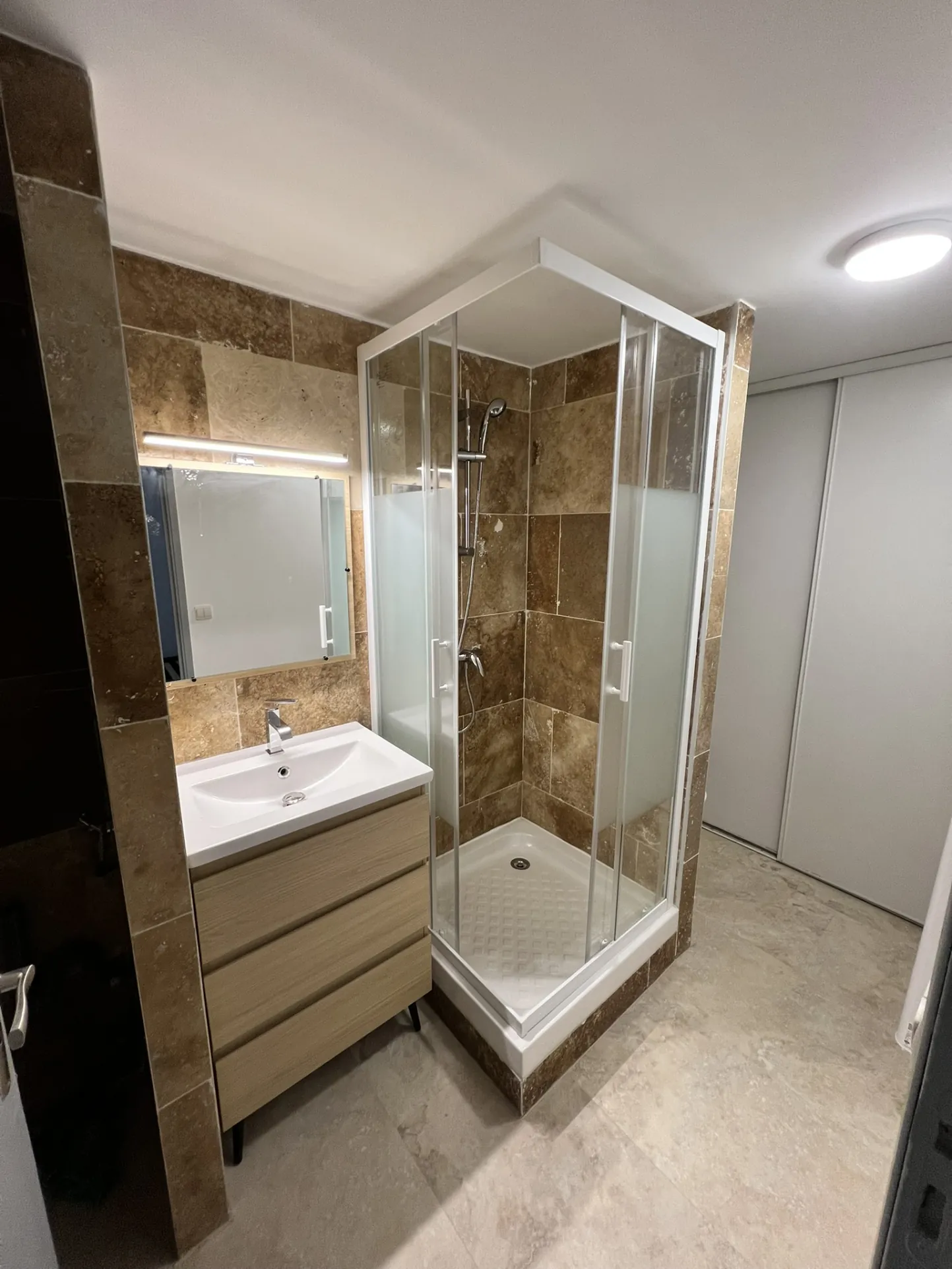 Appartement T1bis rénové de 26 m² à Montpellier proche du Stade Philippides 