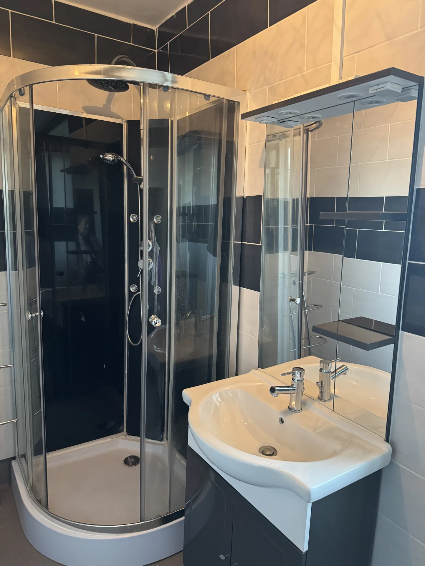 Charmante maison en pierre avec dépendances et grand terrain à La Chapelle Aubareil 