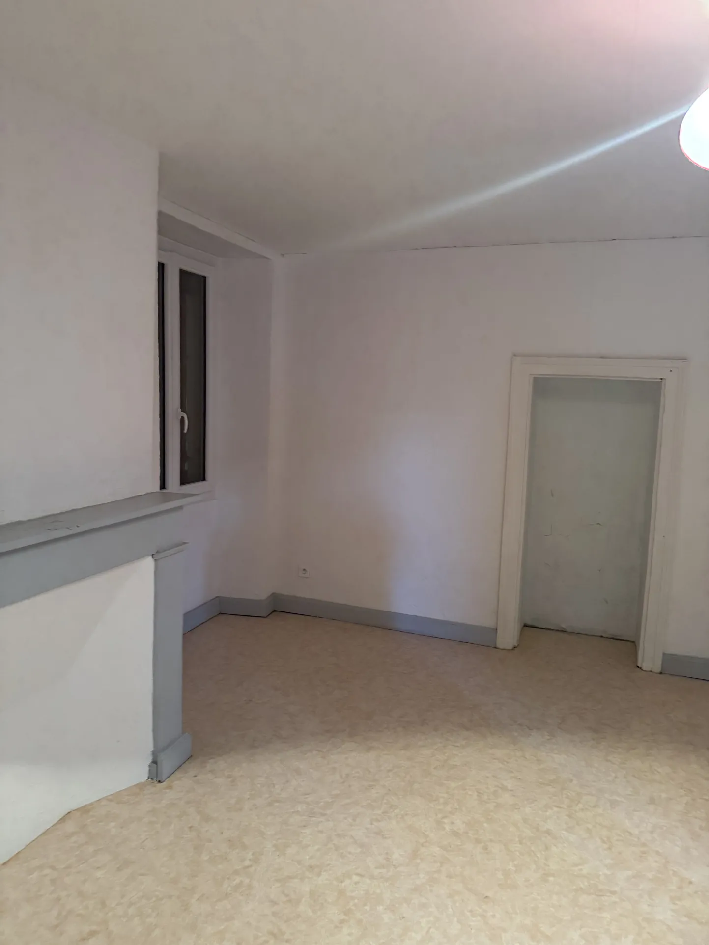 Charmante maison en pierre avec dépendances et grand terrain à La Chapelle Aubareil 