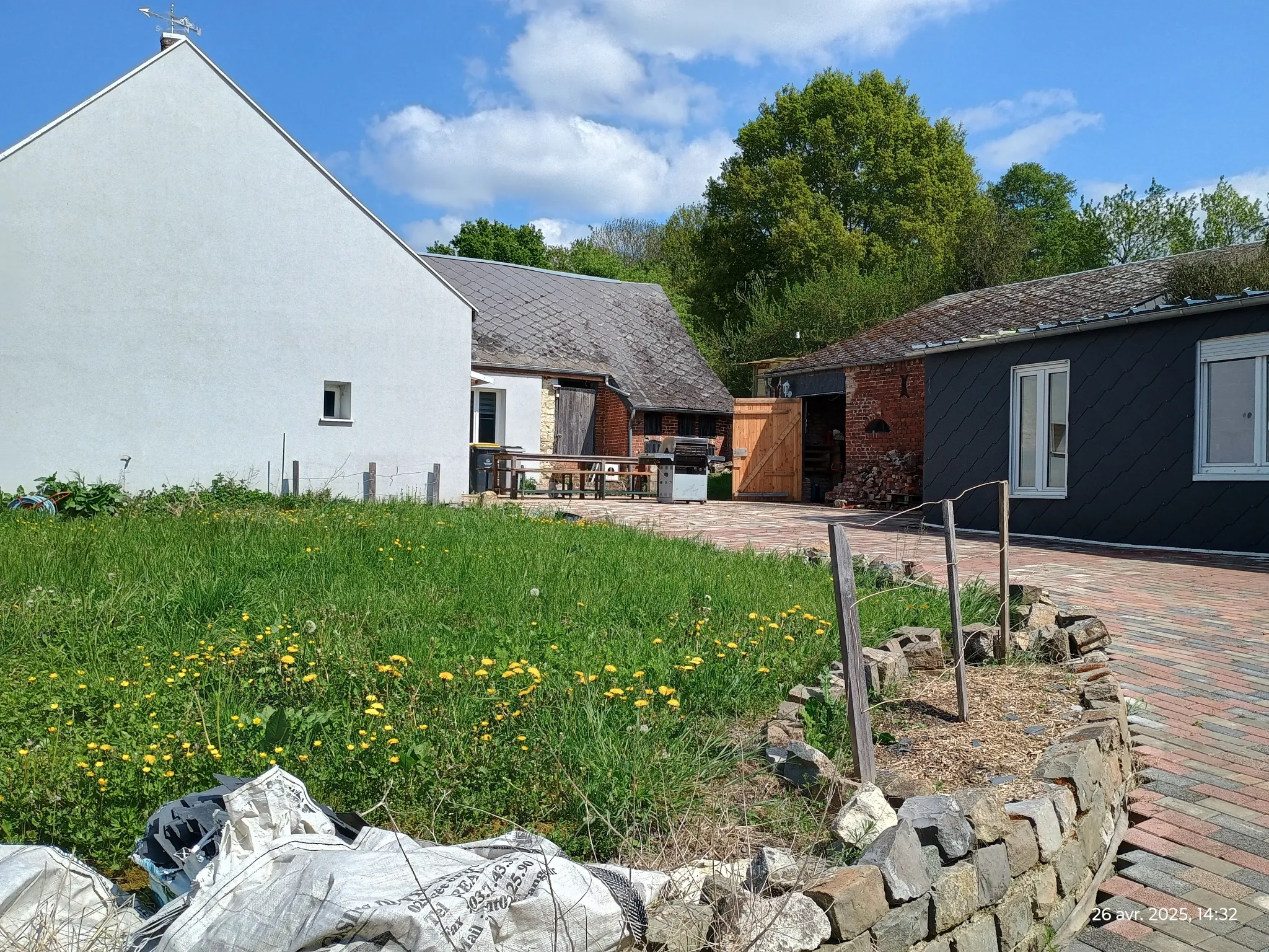 Maison de campagne rénovée avec grand terrain à Franqueville, Aisne 