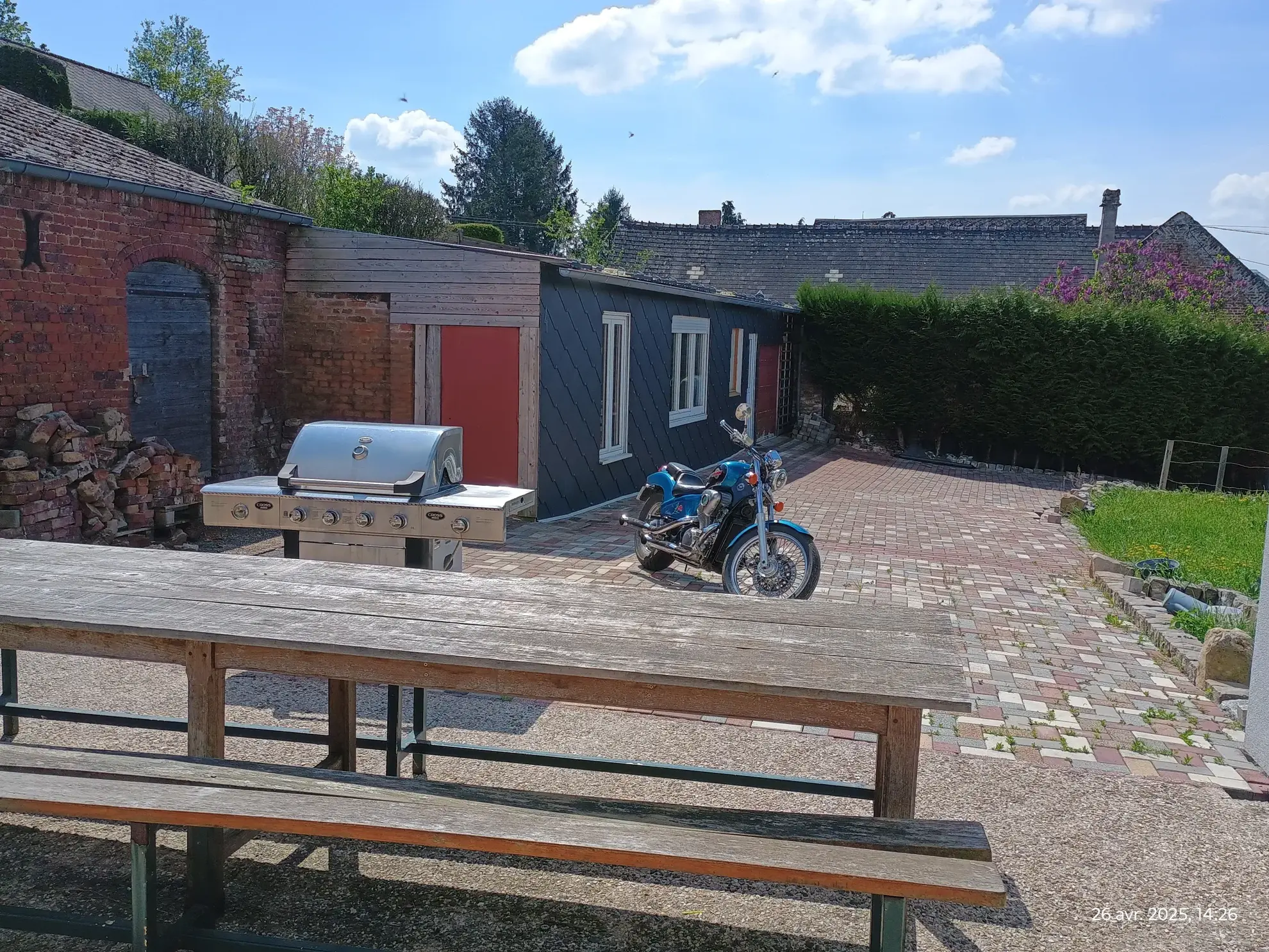 Maison de campagne rénovée avec grand terrain à Franqueville, Aisne 