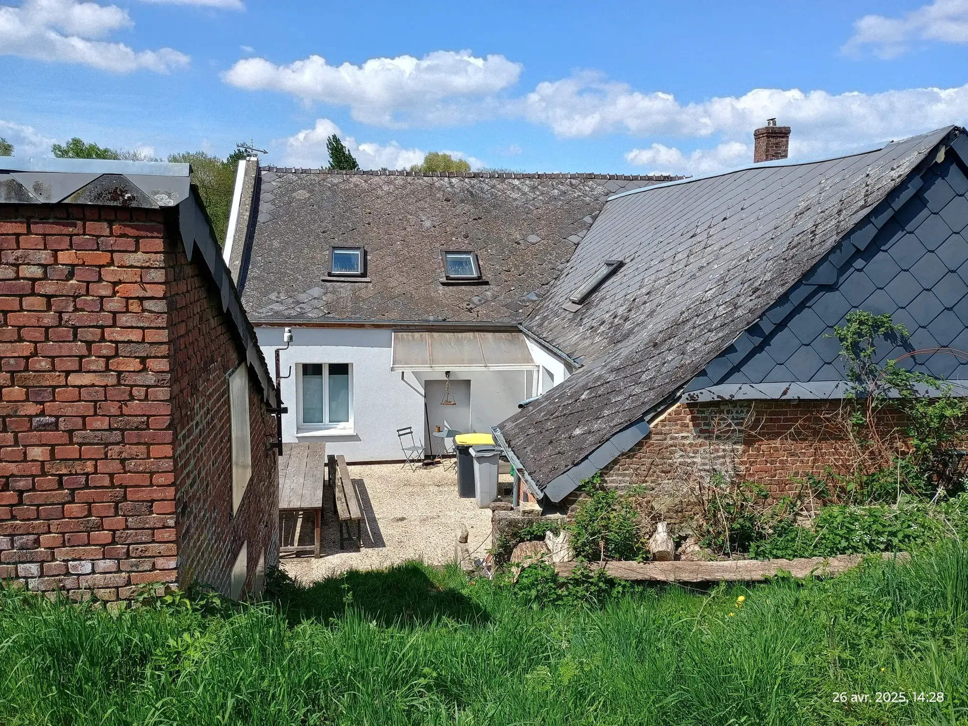 Maison de campagne rénovée avec grand terrain à Franqueville, Aisne 