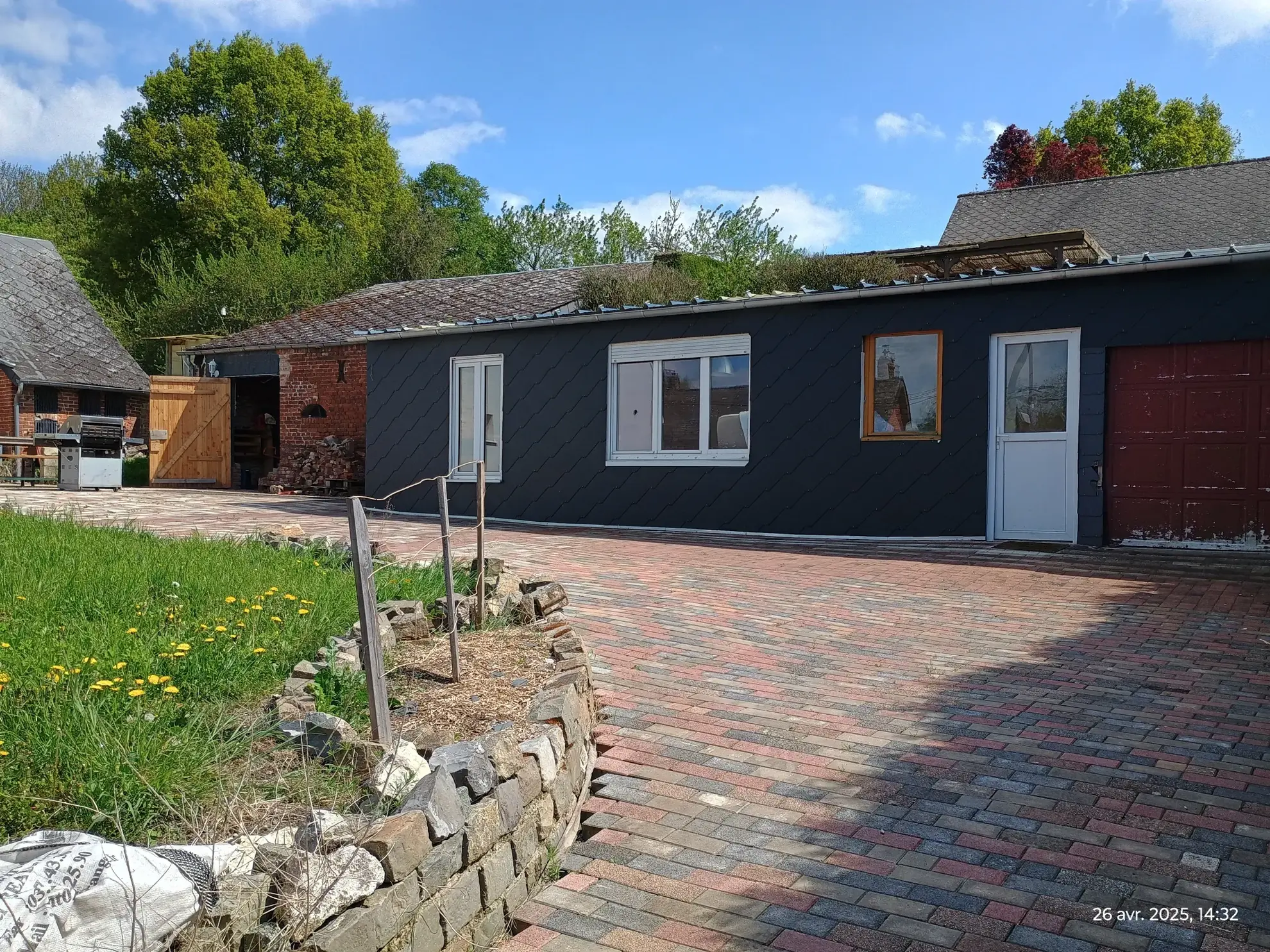 Maison de campagne rénovée avec grand terrain à Franqueville, Aisne 