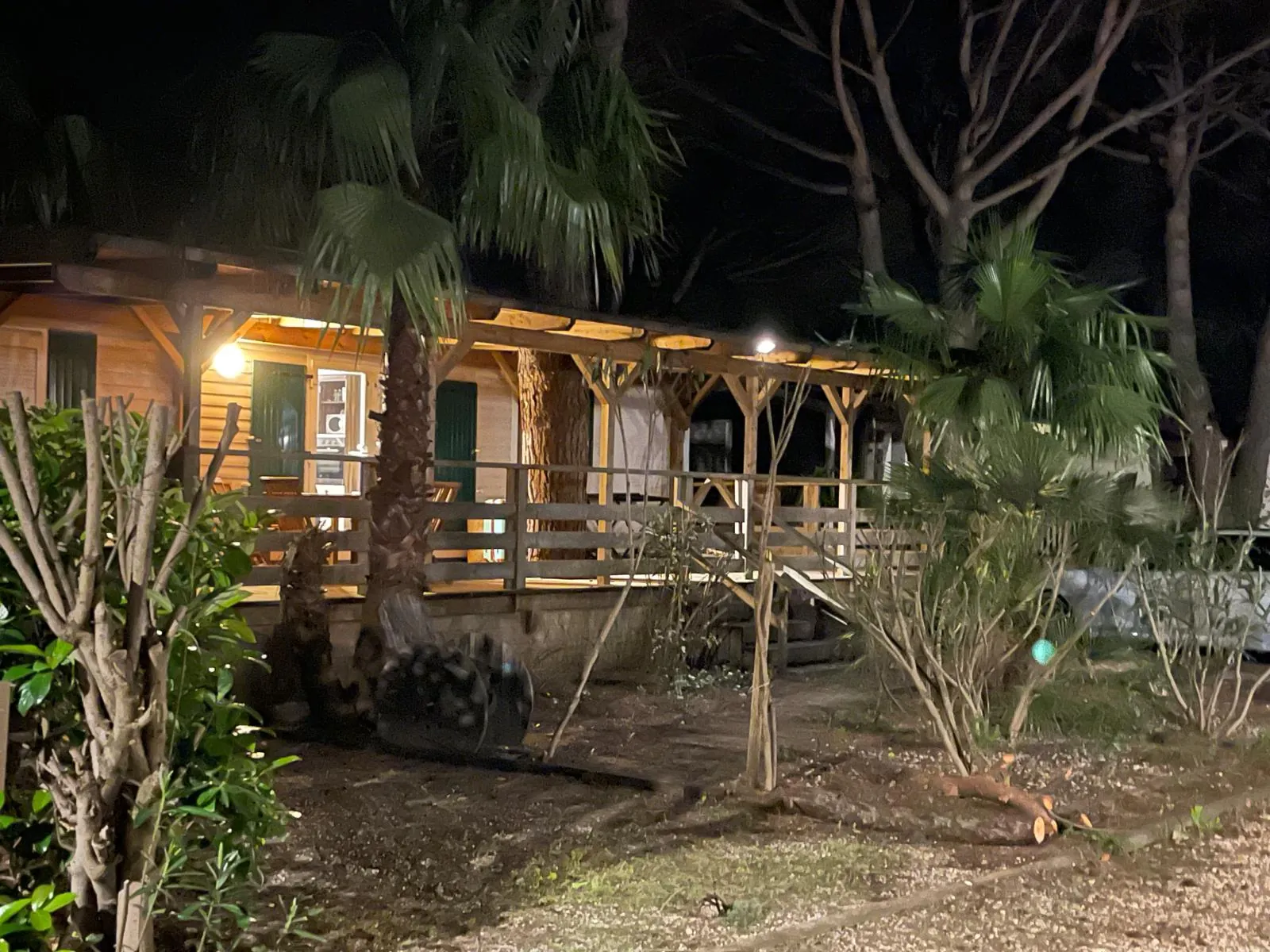 Mobilhome 3 chambres dans village vacances écologique à Fréjus