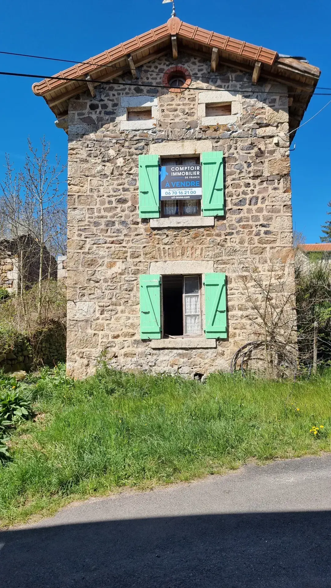 Ferme à rénover de 192 m² avec terrain de 1800 m² en Ardèche et Haute-Loire 