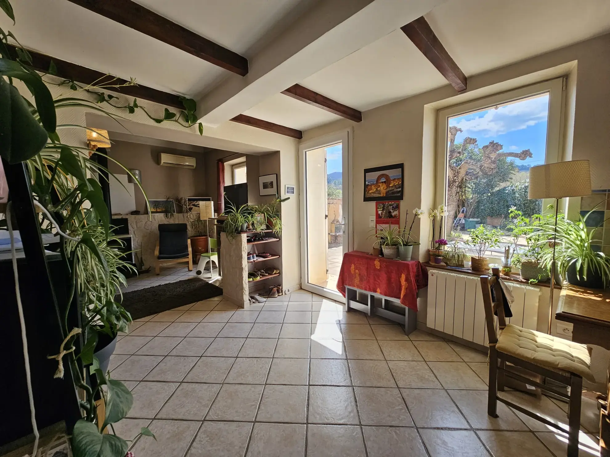 Maison à Apt dans le Luberon de 110 m² avec cour privative spacieuse 