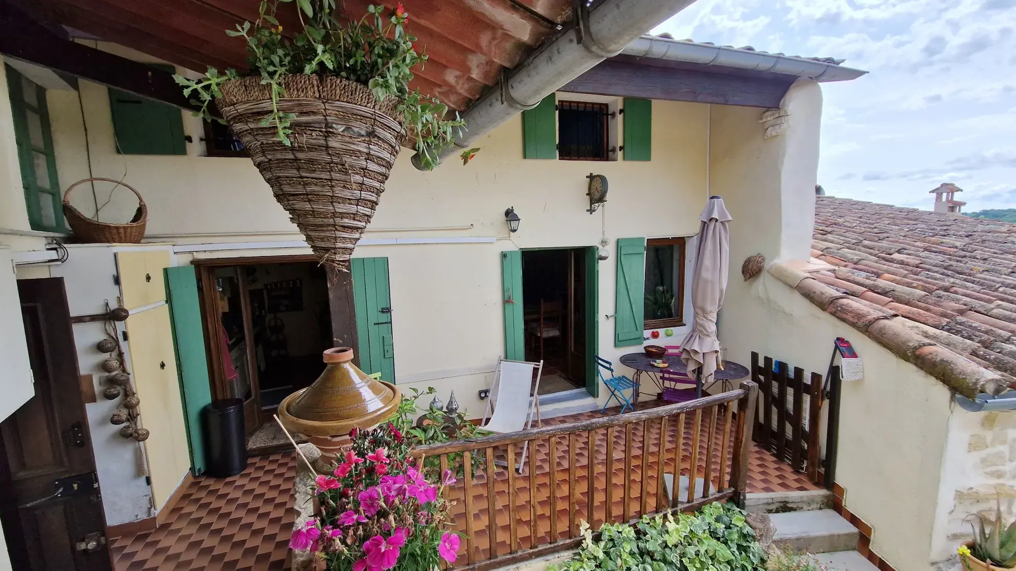 Charmante maison de village avec dépendance et vue exceptionnelle dans le Gard 