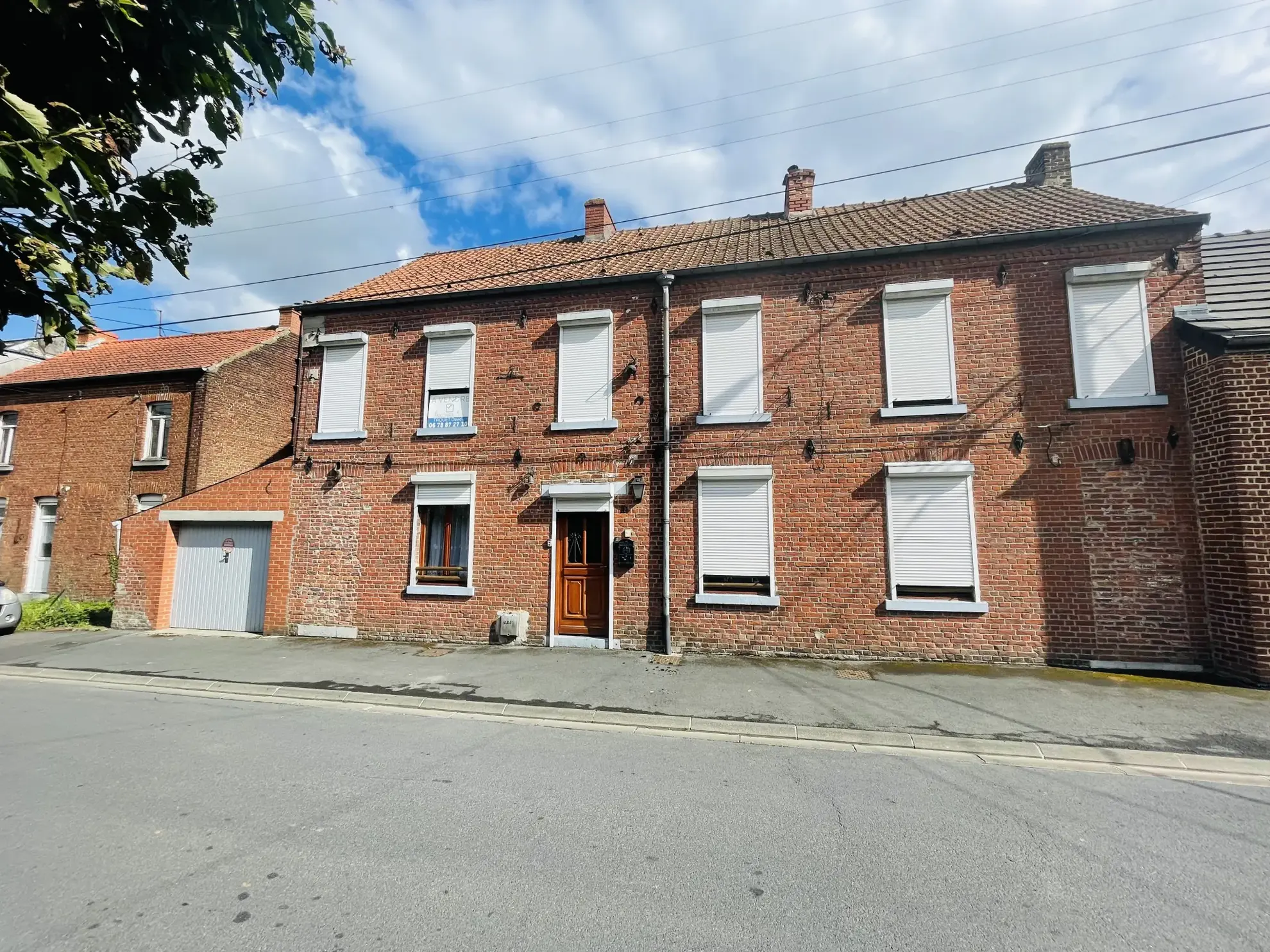 Maison familiale à Feignies de 154 m² avec grand terrain et garage, proche commodités