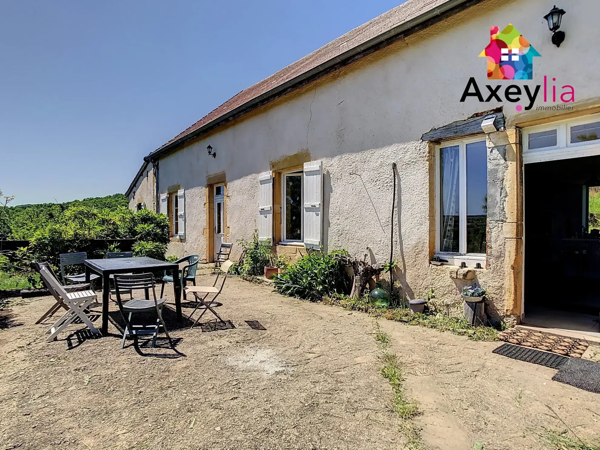 Maison familiale de plain-pied avec vue dégagée à Rigny sur Arroux 