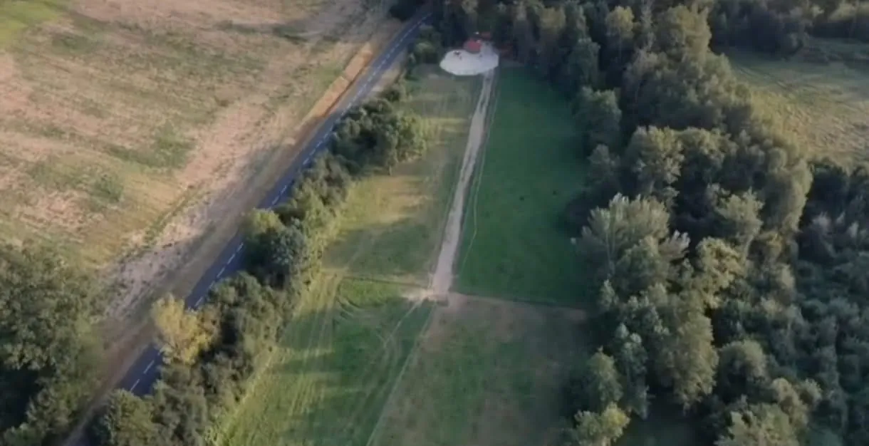 Terrain équestre à vendre de 16 623 m² à Sablonnières, parfait pour passionnés d'équitation