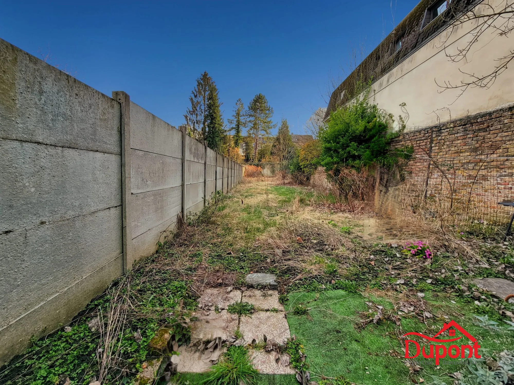 Immeuble à Revin avec 3 appartements et terrain de 260 m² 