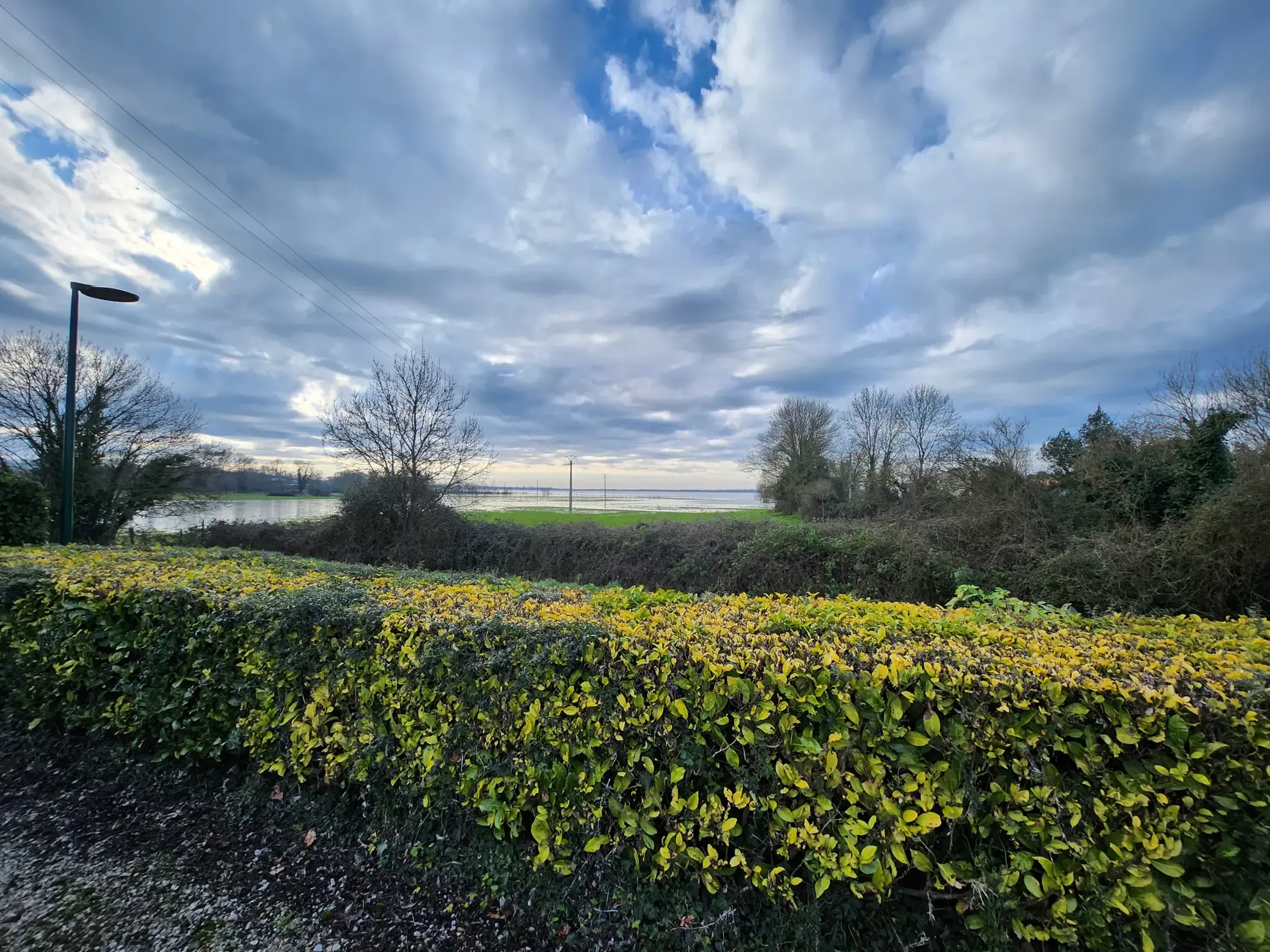 Maison en pierre rénovée avec 3 chambres, dépendances et vue sur le marais en Vendée 