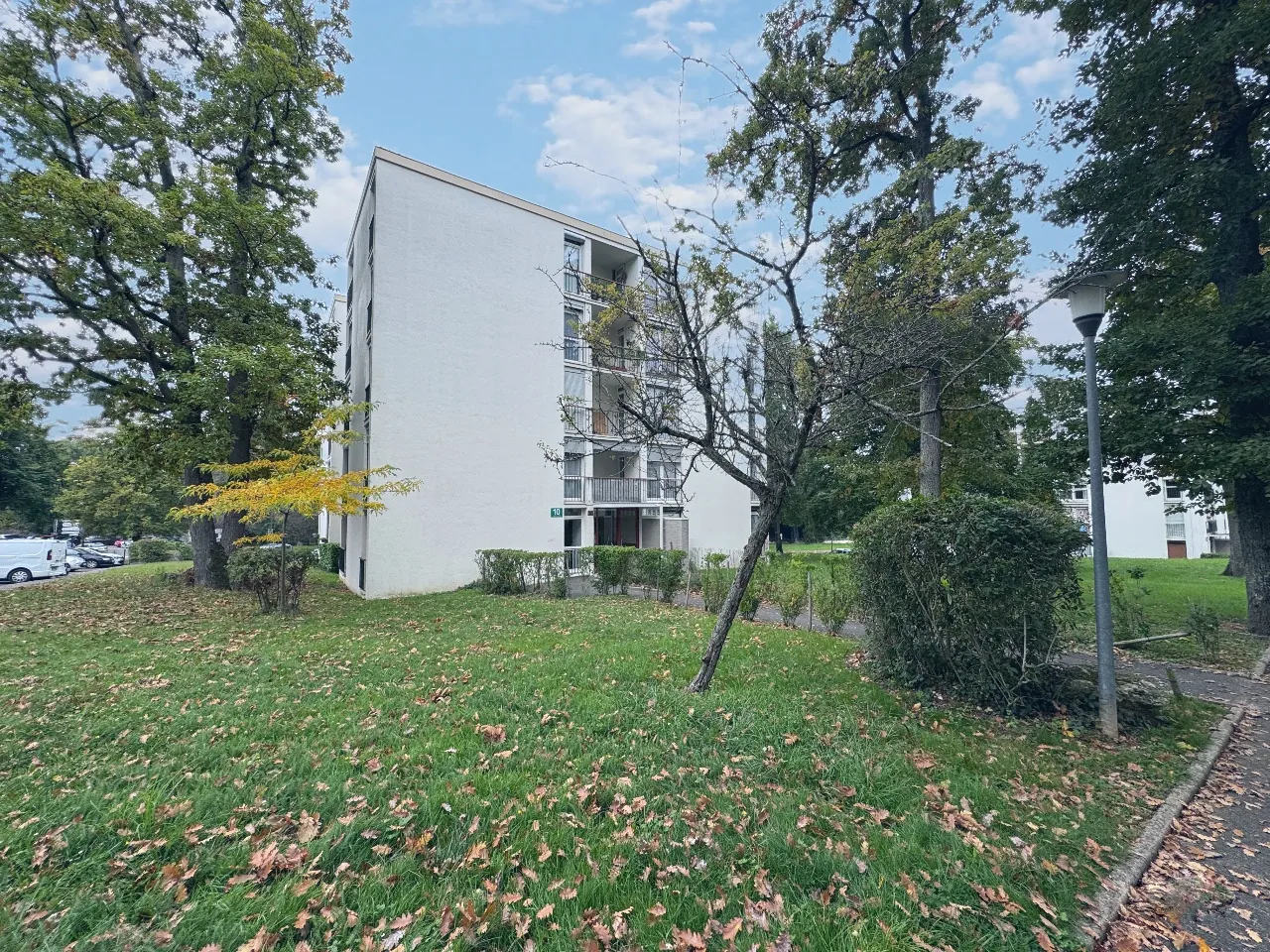 Appartement F2 lumineux avec balcon plein sud, parking et cave à Avon