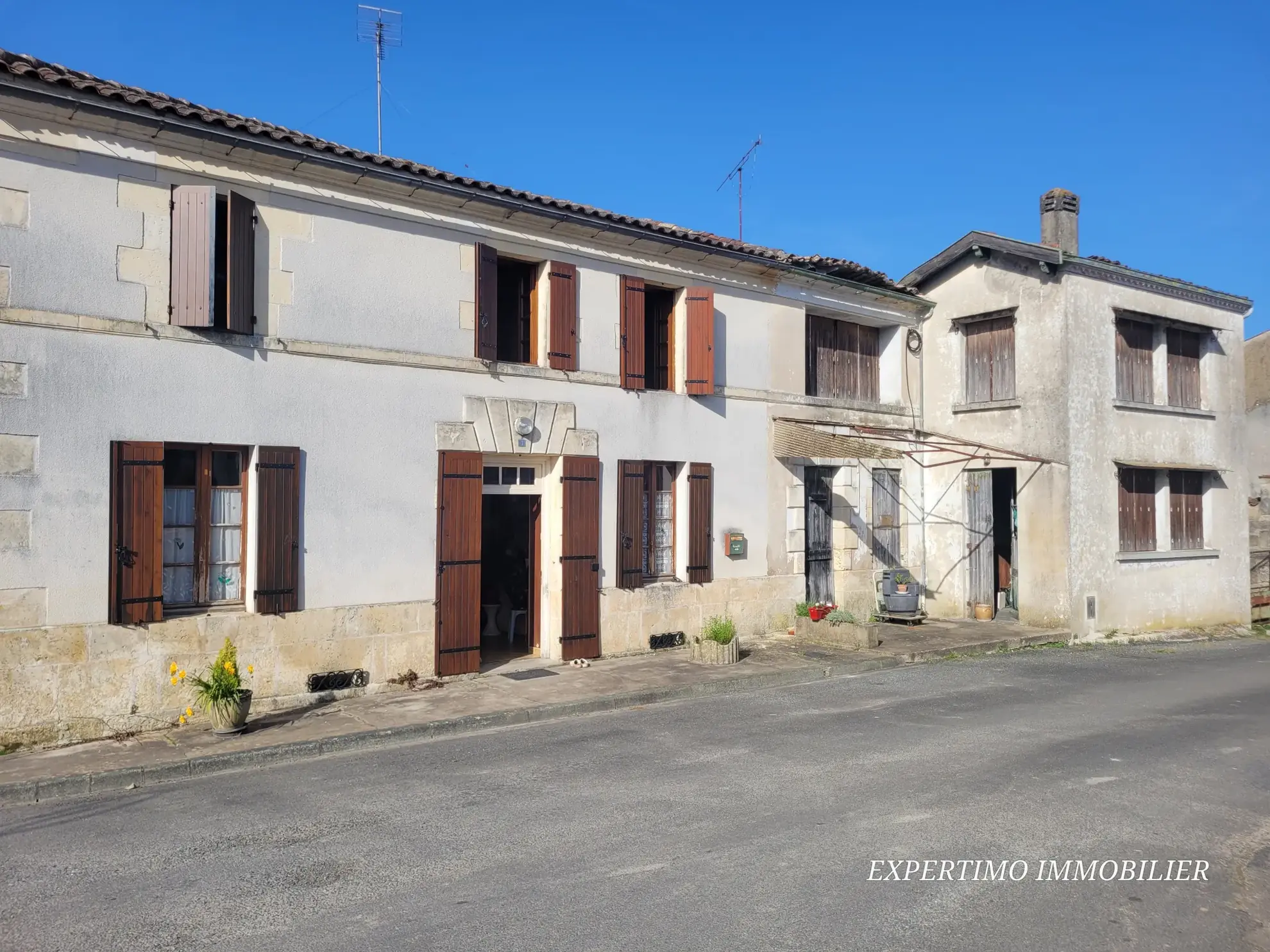 Maison de village à rénover entre Jonzac et Mirambeau – Opportunité d'investissement