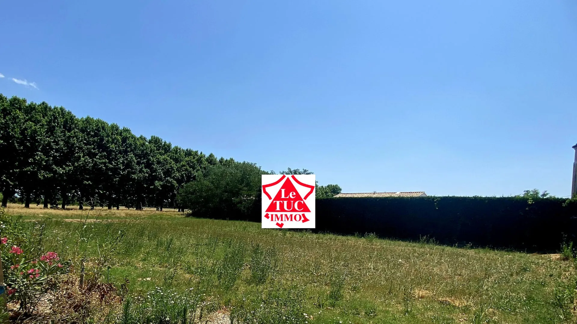 Terrain constructible de 568 m² à Lapalud, proche Bollène