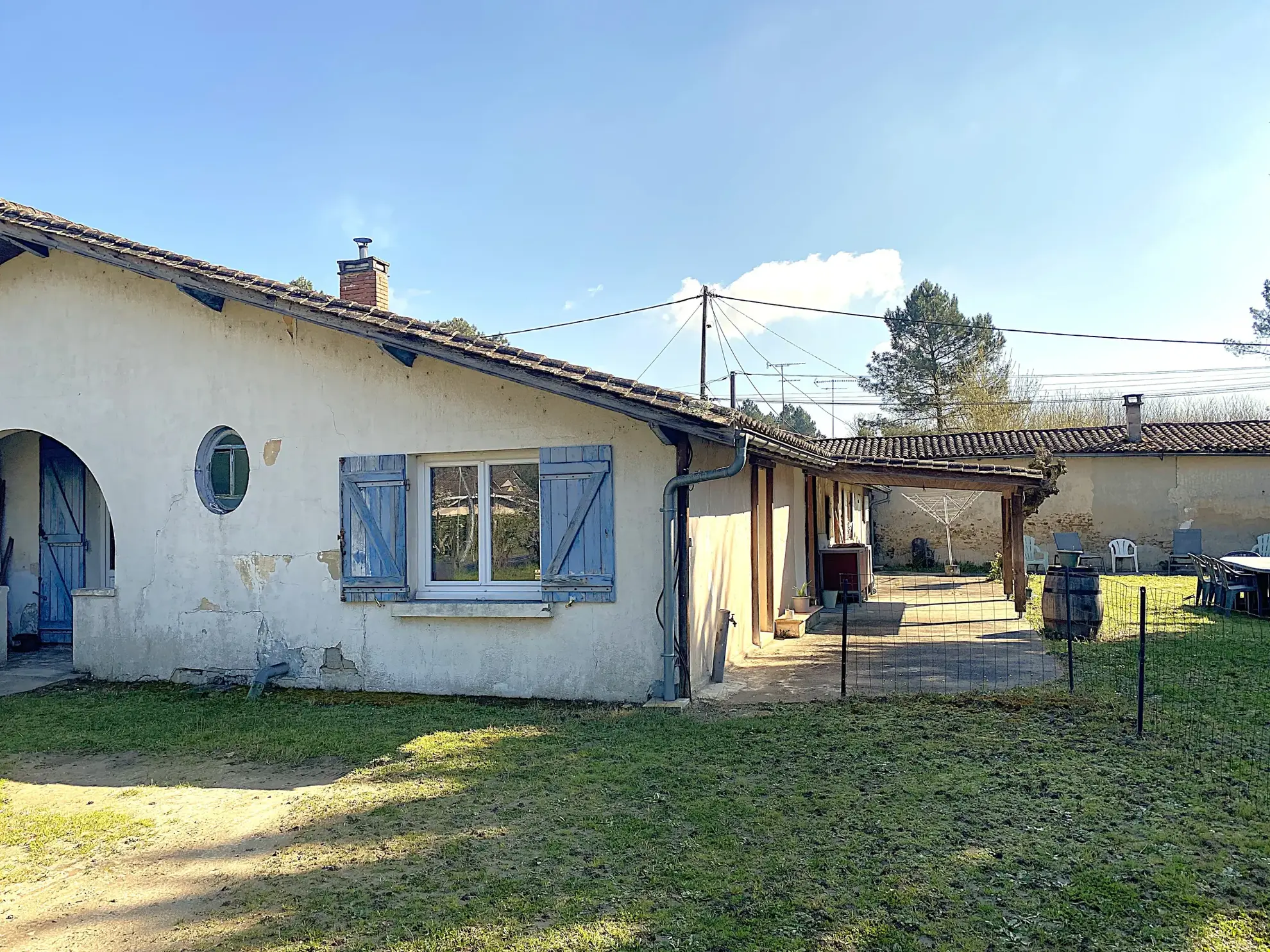 Maison familiale en pierre de 146 m² avec terrasse sud et grand terrain à Villandraut