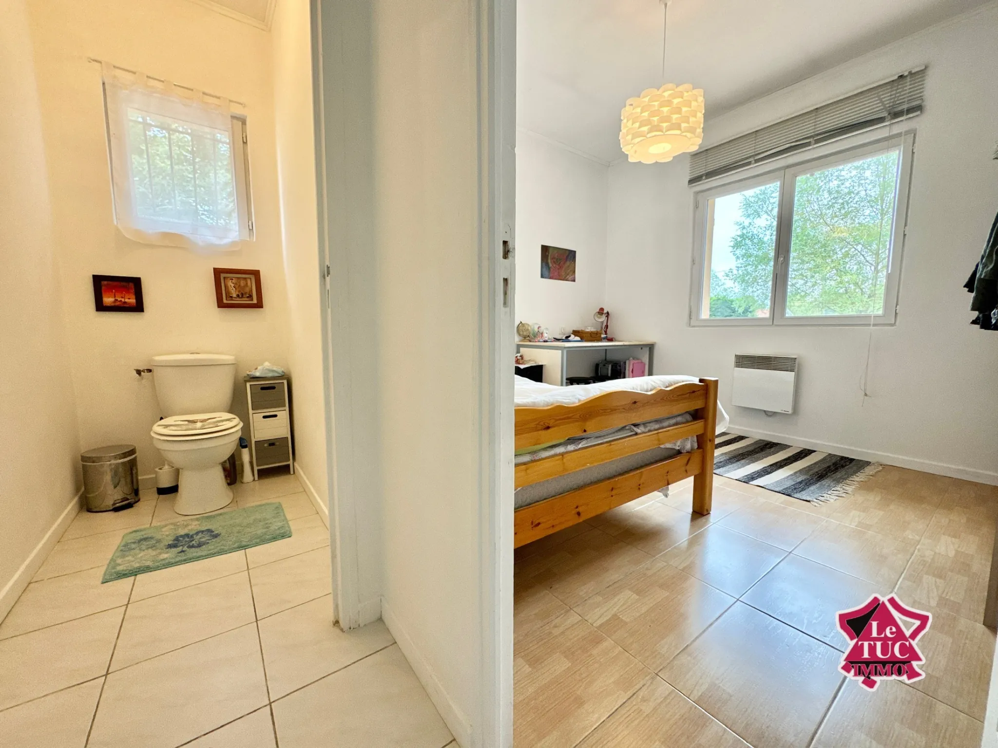 Maison familiale rénovée avec 4 chambres, jardin et garage à Ledat 