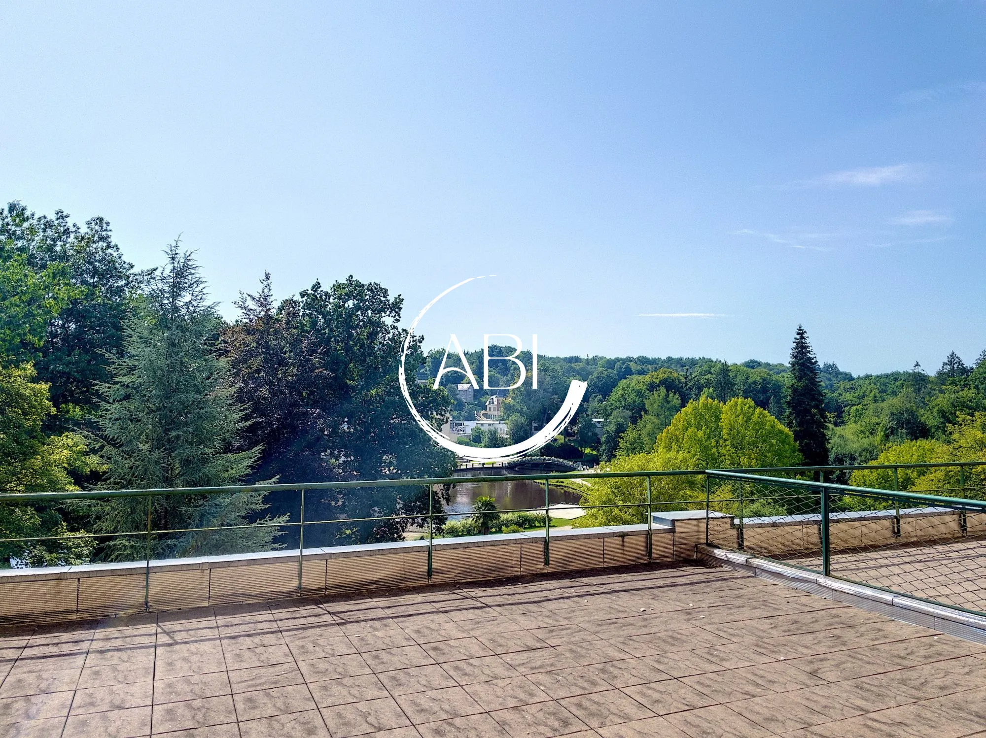 Charmant ensemble de 3 studios avec terrasse en Normandie 