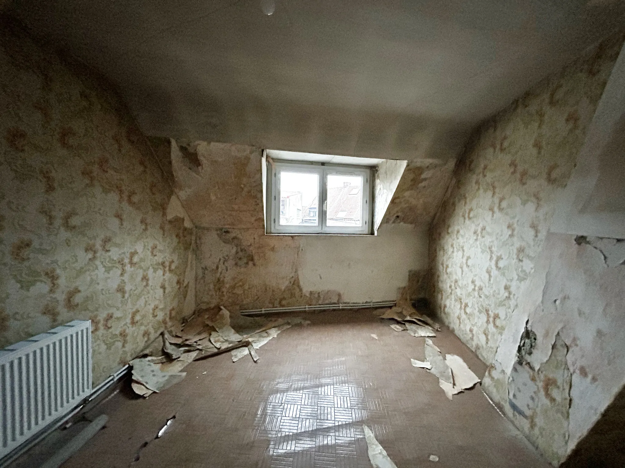 Maison de ville à vendre à Henin Beaumont, 2 chambres, cour et jardin 