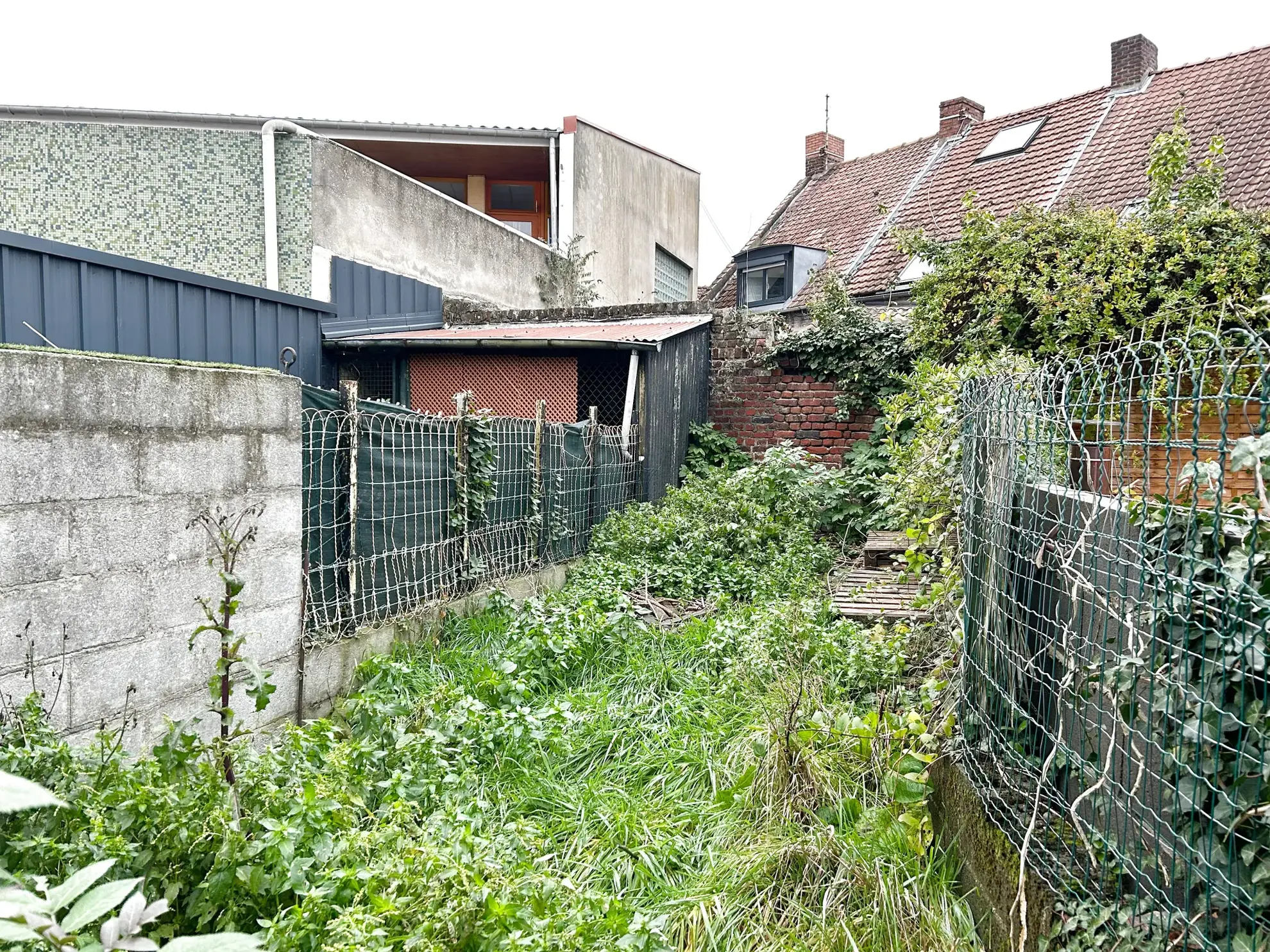 Maison de ville à vendre à Henin Beaumont, 2 chambres, cour et jardin 