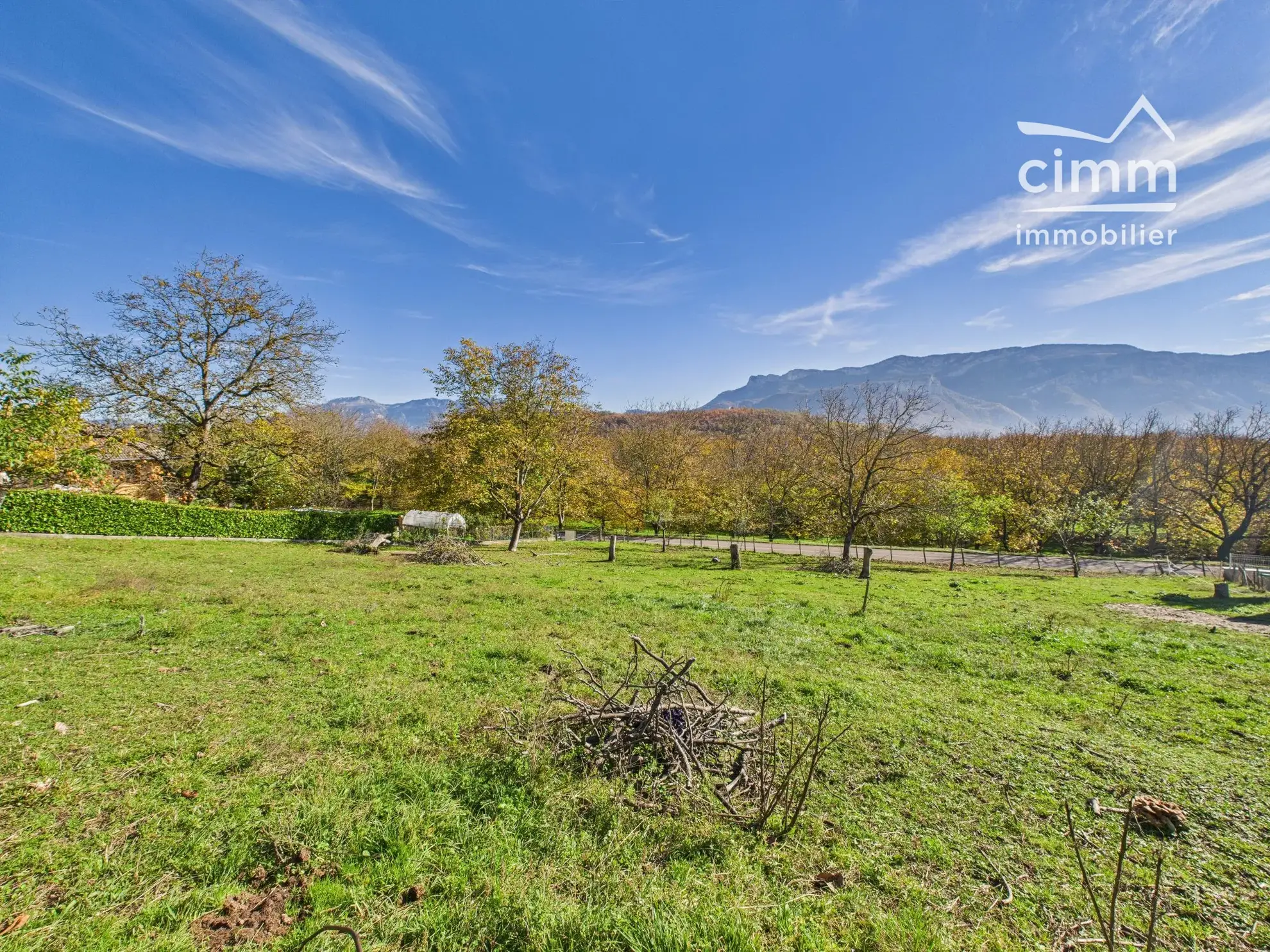 Terrain à vendre à Morette proche Tullins avec vue sur le Vercors 