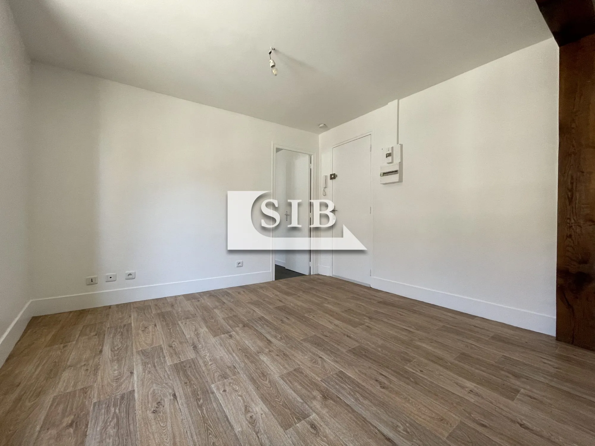 Appartement 2 pièces à vendre au centre-ville de La Ville-du-Bois 
