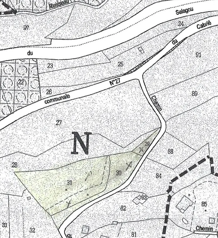 A vendre terrain classé 'Landes' de 5700 m² à Clermont-l'Hérault, proche du Lac du Salagou 
